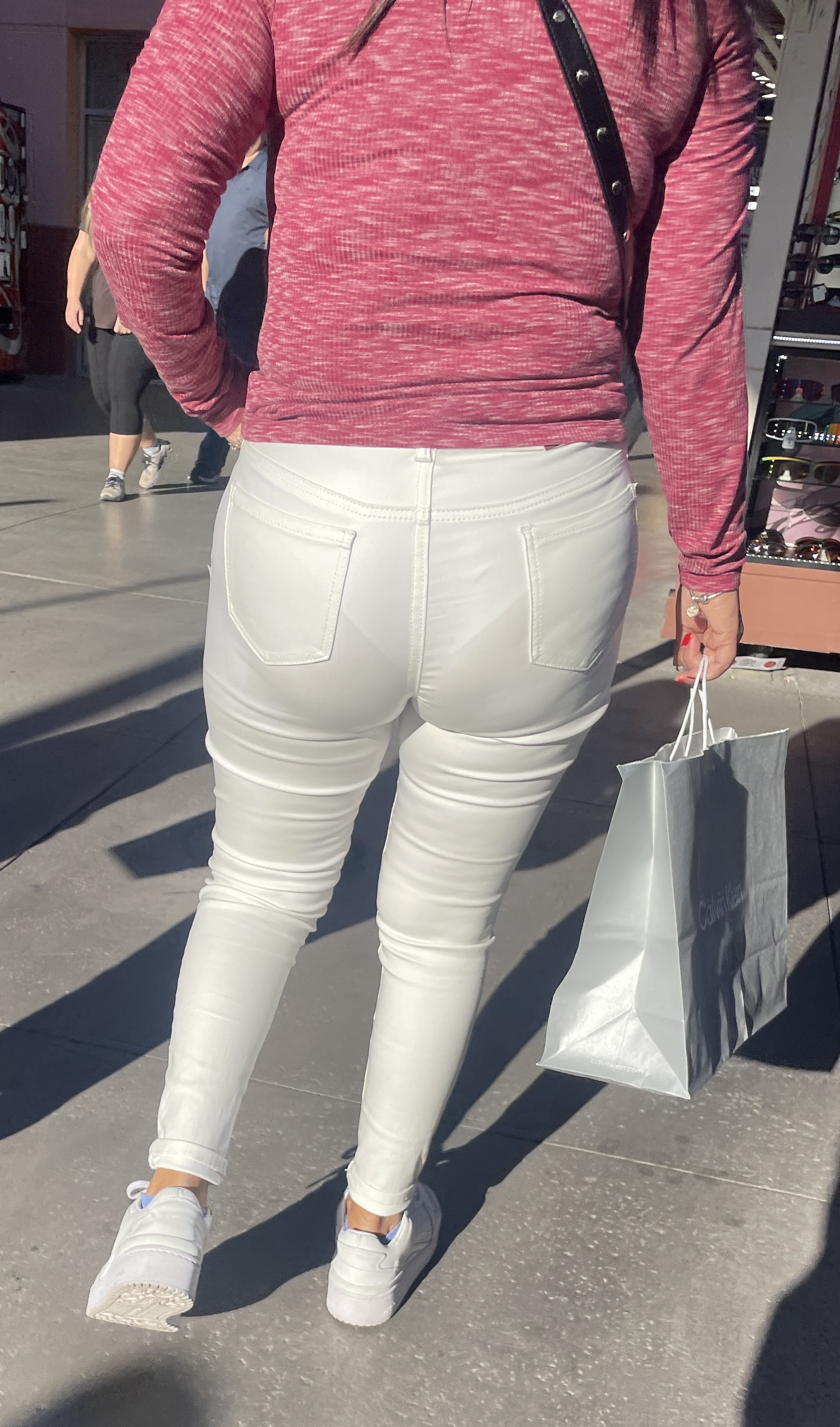 See-through white pants with amazing VPL - Tight Jeans - Forum