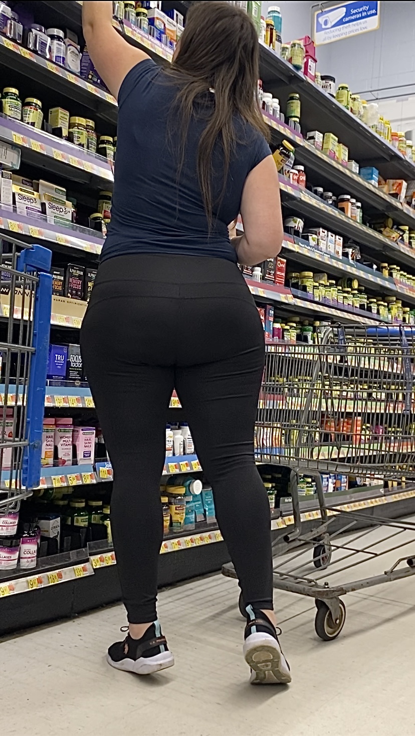 Amazing Big Booty Spaniard Milf In Tight Leggings💦 Forum