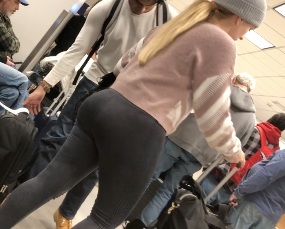 Blonde Pawg w/ a Jiggly Ass @ the airport (video) (OC) - Spandex, Leggings  & Yoga Pants - Forum