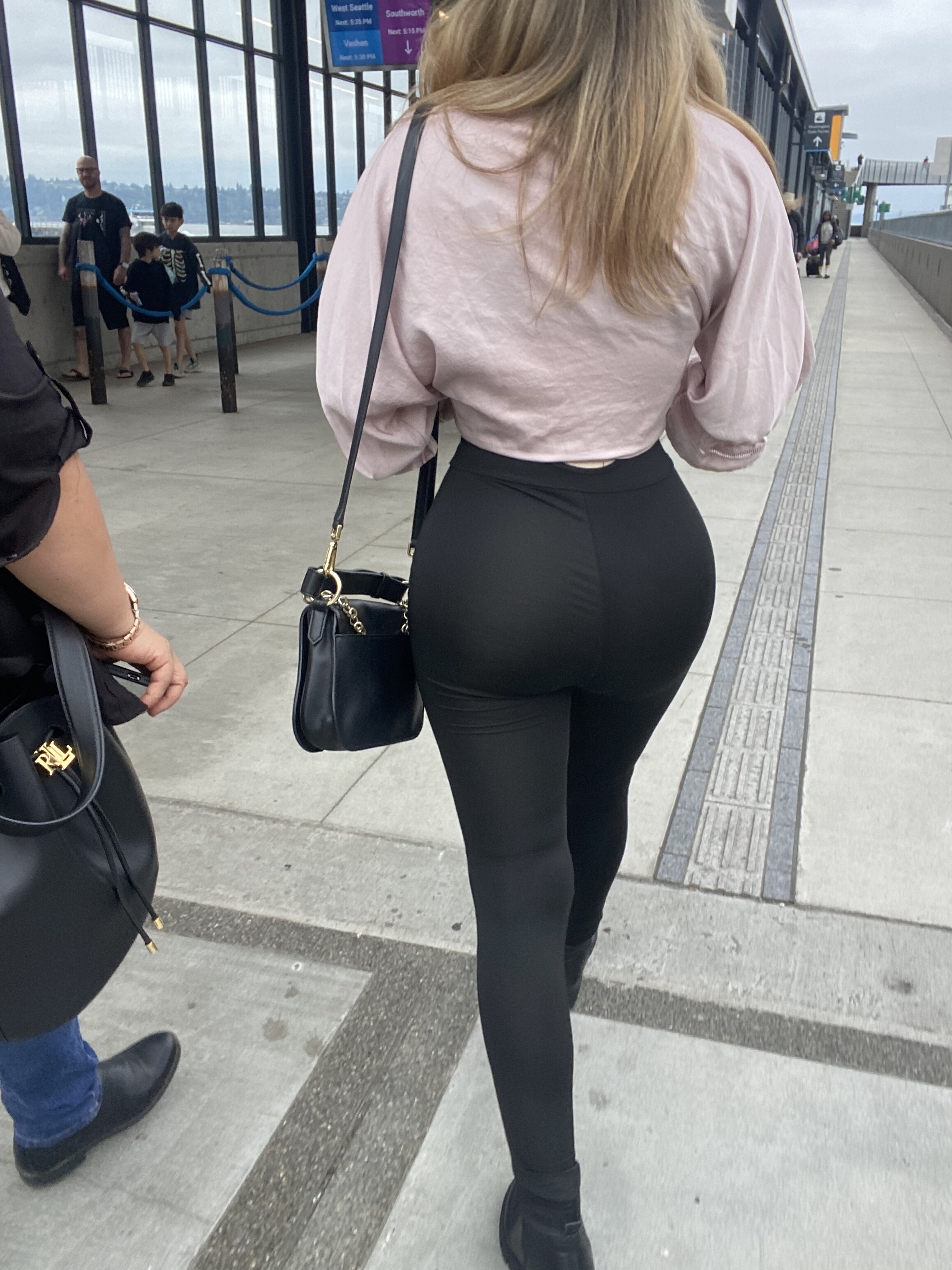 First post- Latina blonde haired - Spandex, Leggings & Yoga Pants - Forum