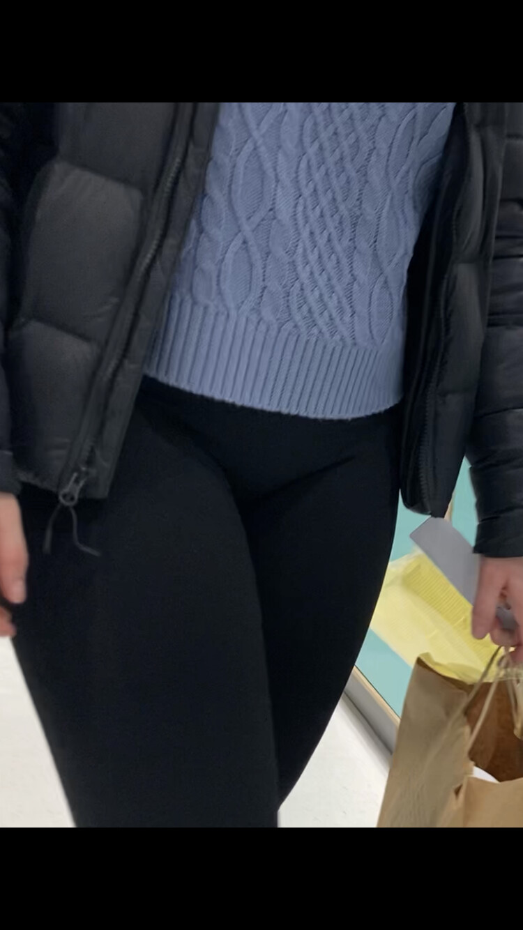 Sexy leggings at the mall Spandex, Leggings & Yoga Pants Forum