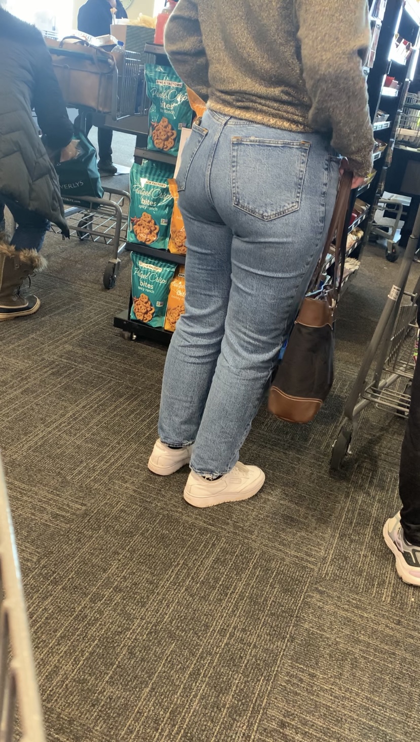 Standing in line at Grocery Store - Tight Jeans - Forum