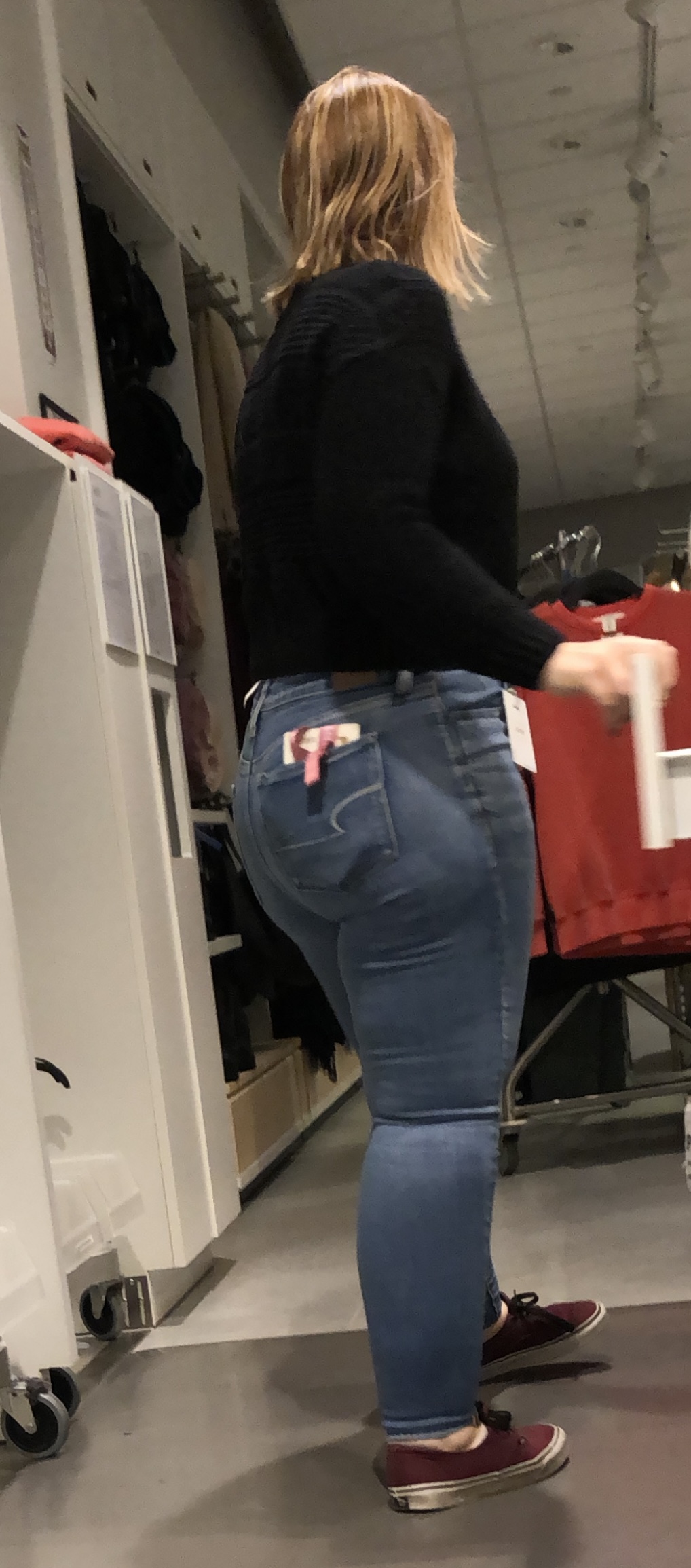 Thick blonde PAWG with wide hips - Tight Jeans - Forum