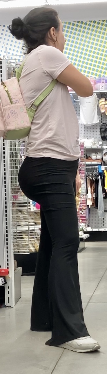 Big ass dumpy in black flare pants - Spandex, Leggings & Yoga Pants - Forum