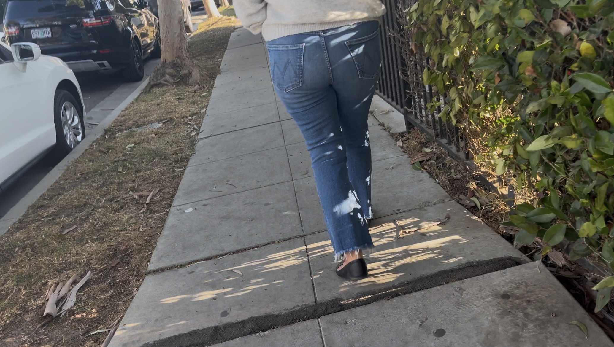 Caught this PAWG GILF (OC) (Vid included) - Tight Jeans - Forum