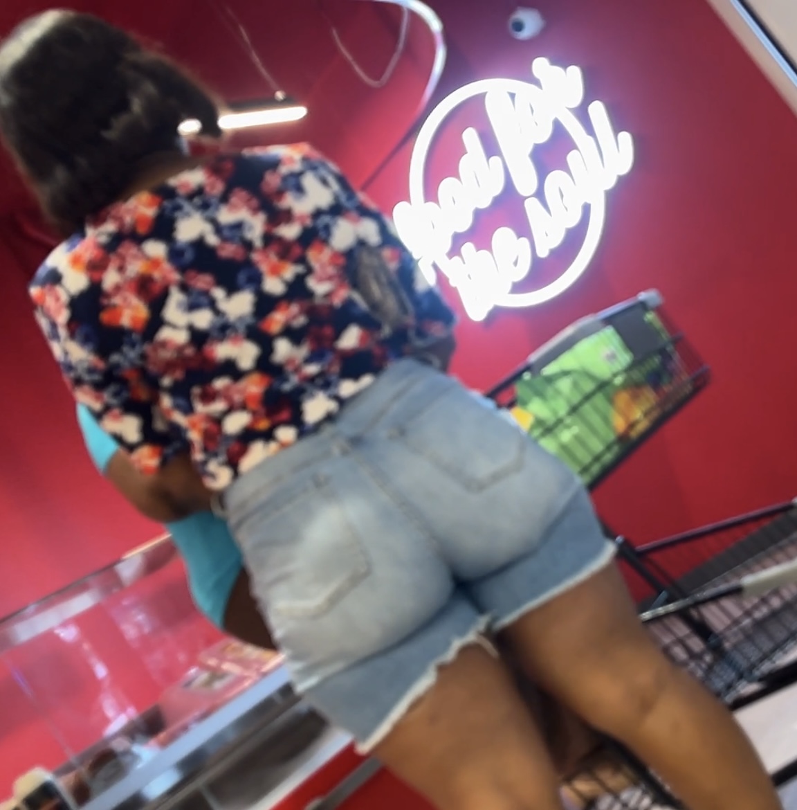 Juicy fat ass at grocery store eve shopping 15+ pics - Tight Jeans - Forum