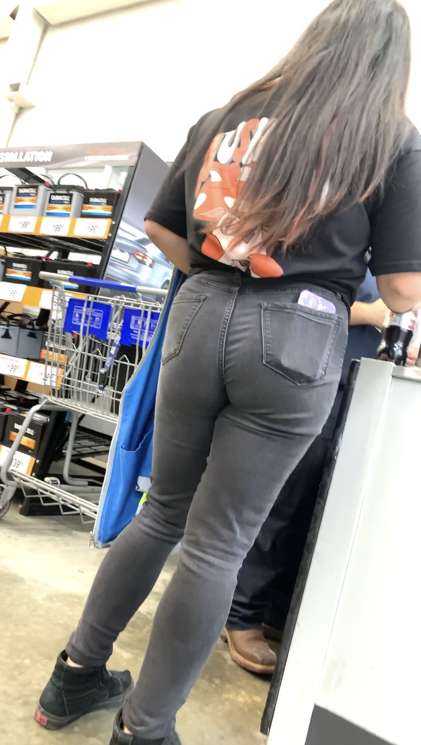 Latina Emo Geek with a nice BUTT - Tight Jeans - Forum