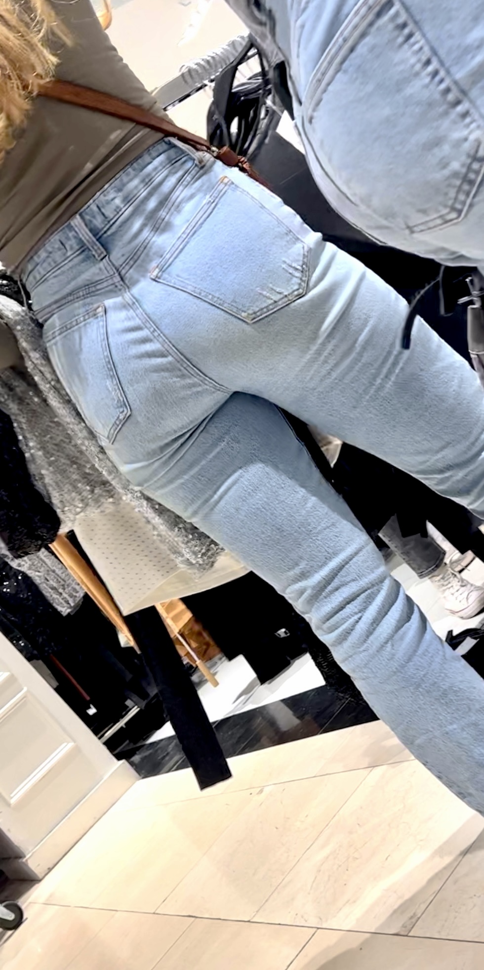 bubble-butt-blonde-in-tight-jeans-at-forever-21-oc-tight-jeans-forum