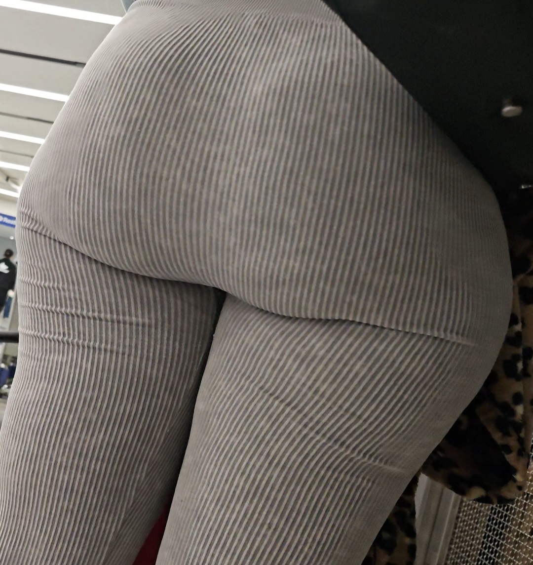 Ebony booty grey leggings Part 1 (GIF)(jiggle)(bending) - Forum
