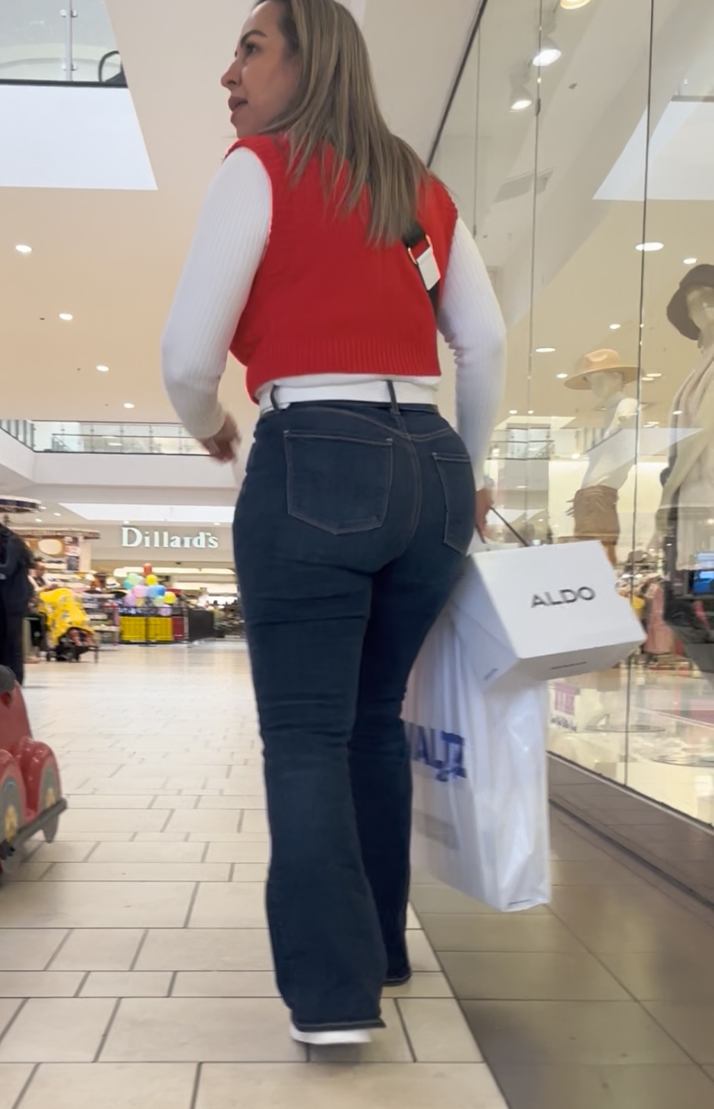 Fine Latina MILF (OC, GIF’s) - Tight Jeans - Forum