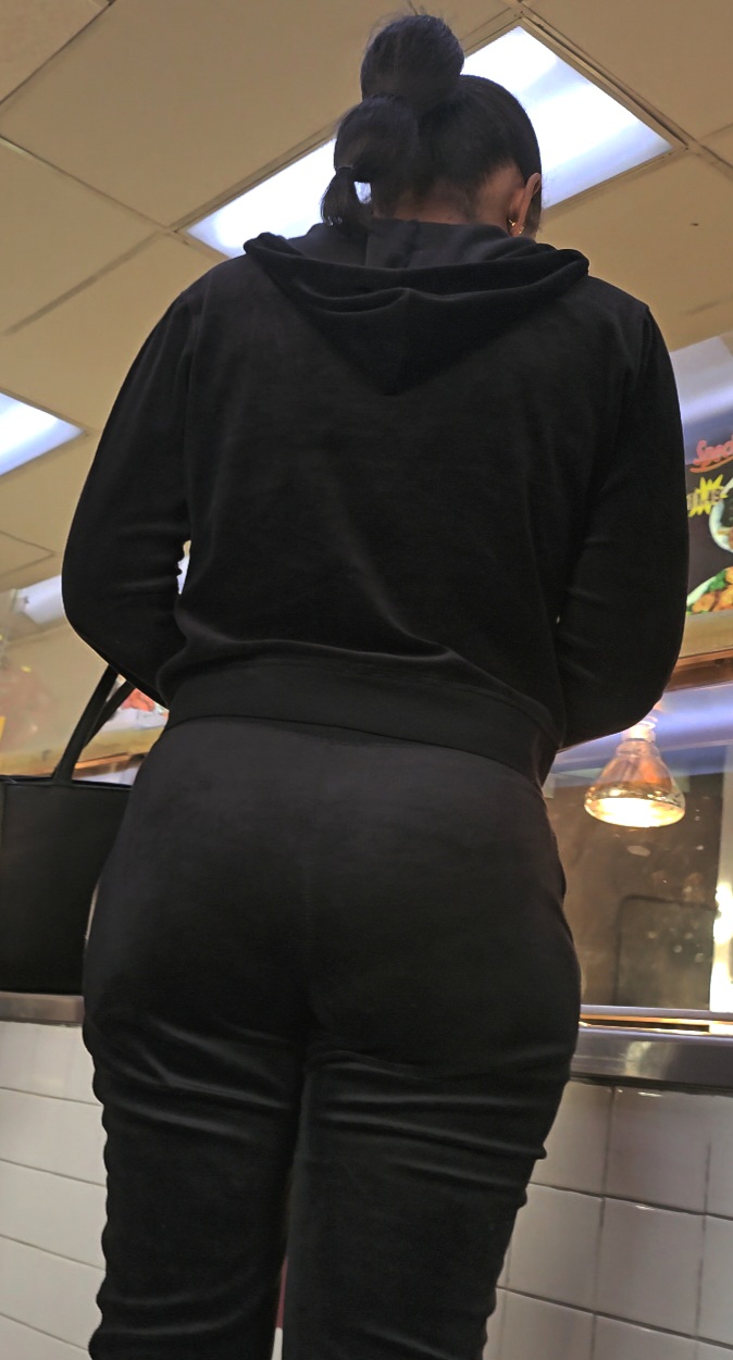 Big booty Ebony MILF in black soft pants. First post OC - Forum