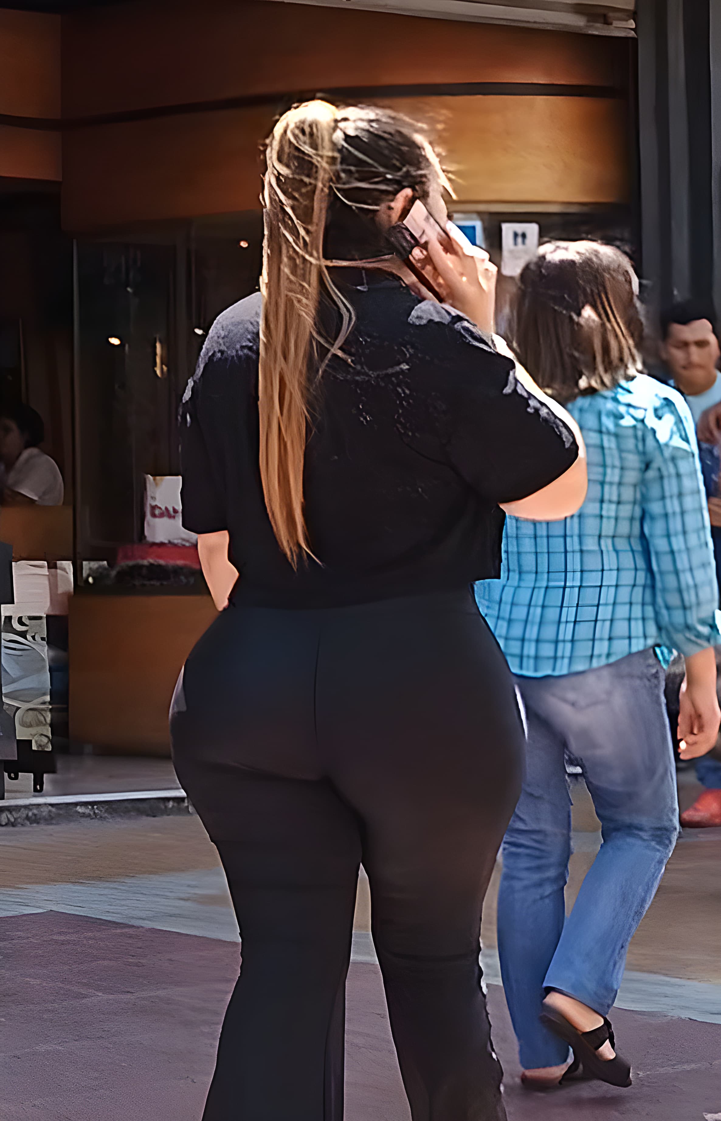 3 - Milf Black Leggings [Thick, Huge ass, Latin (prob), Pawg?] - Spandex,  Leggings & Yoga Pants - Forum