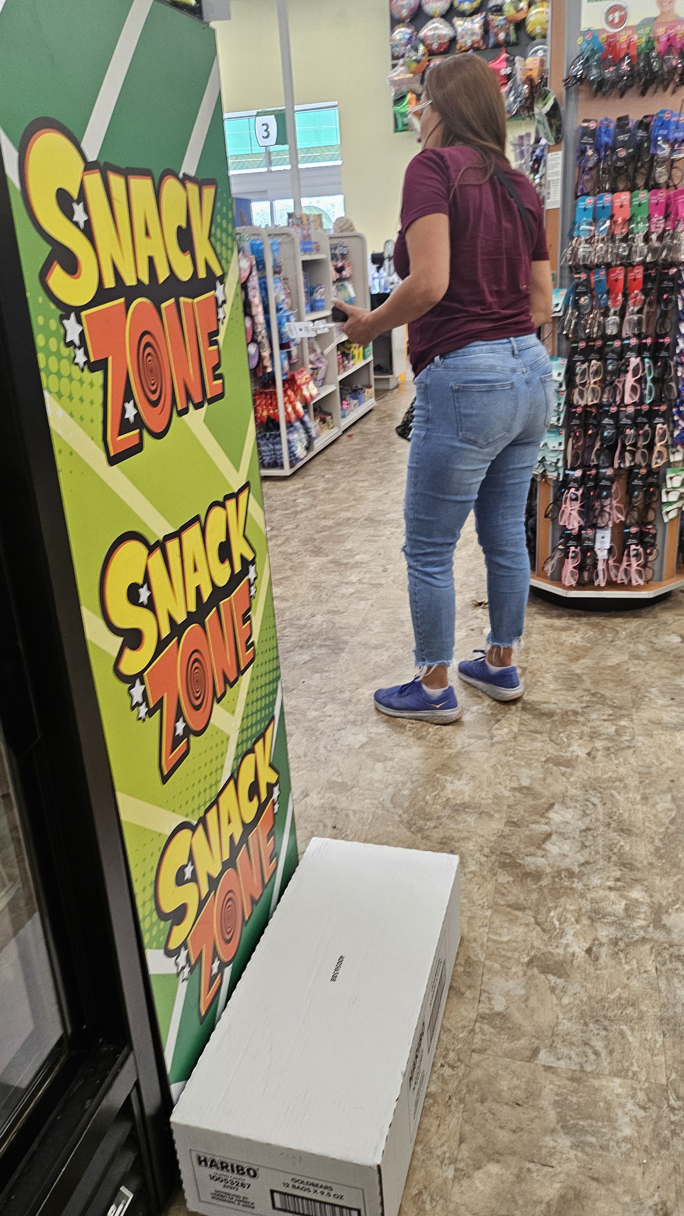 Dollar Tree Latina Milf whale tail vpl - Tight Jeans - Forum