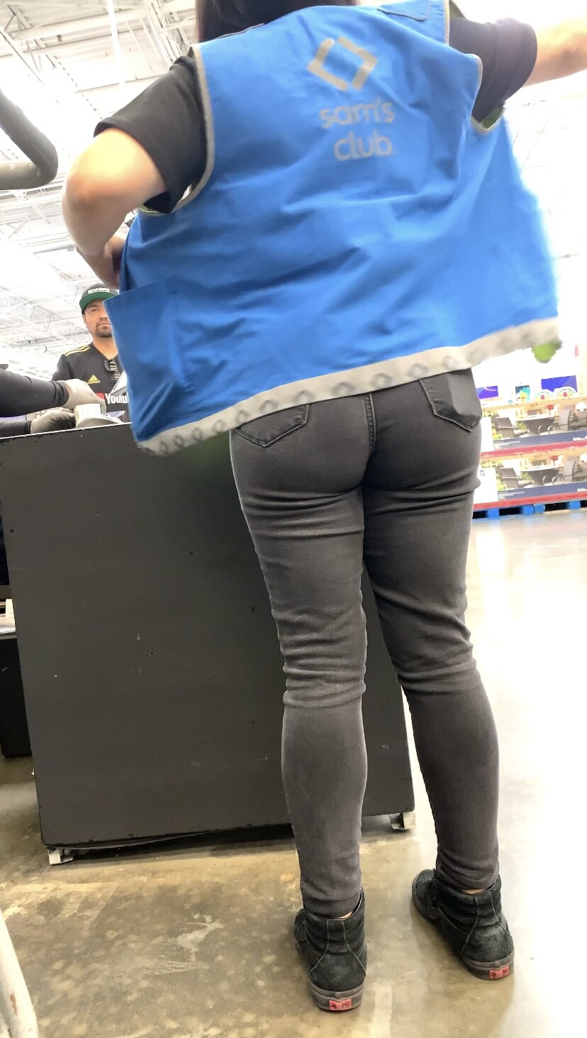 Latina Emo Geek with a nice BUTT - Tight Jeans - Forum