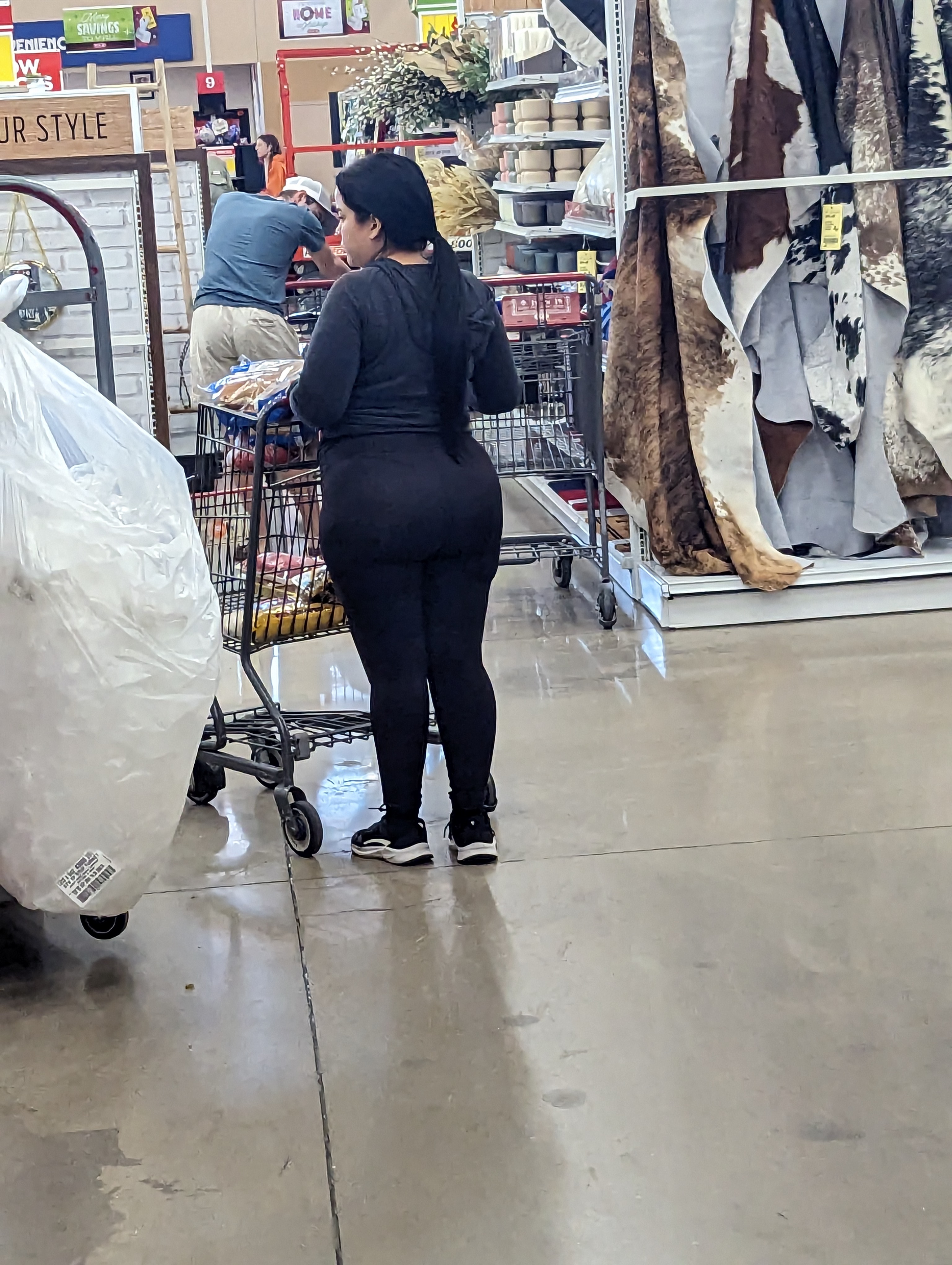 Big ass latina in all black + gifs at end - Spandex, Leggings & Yoga