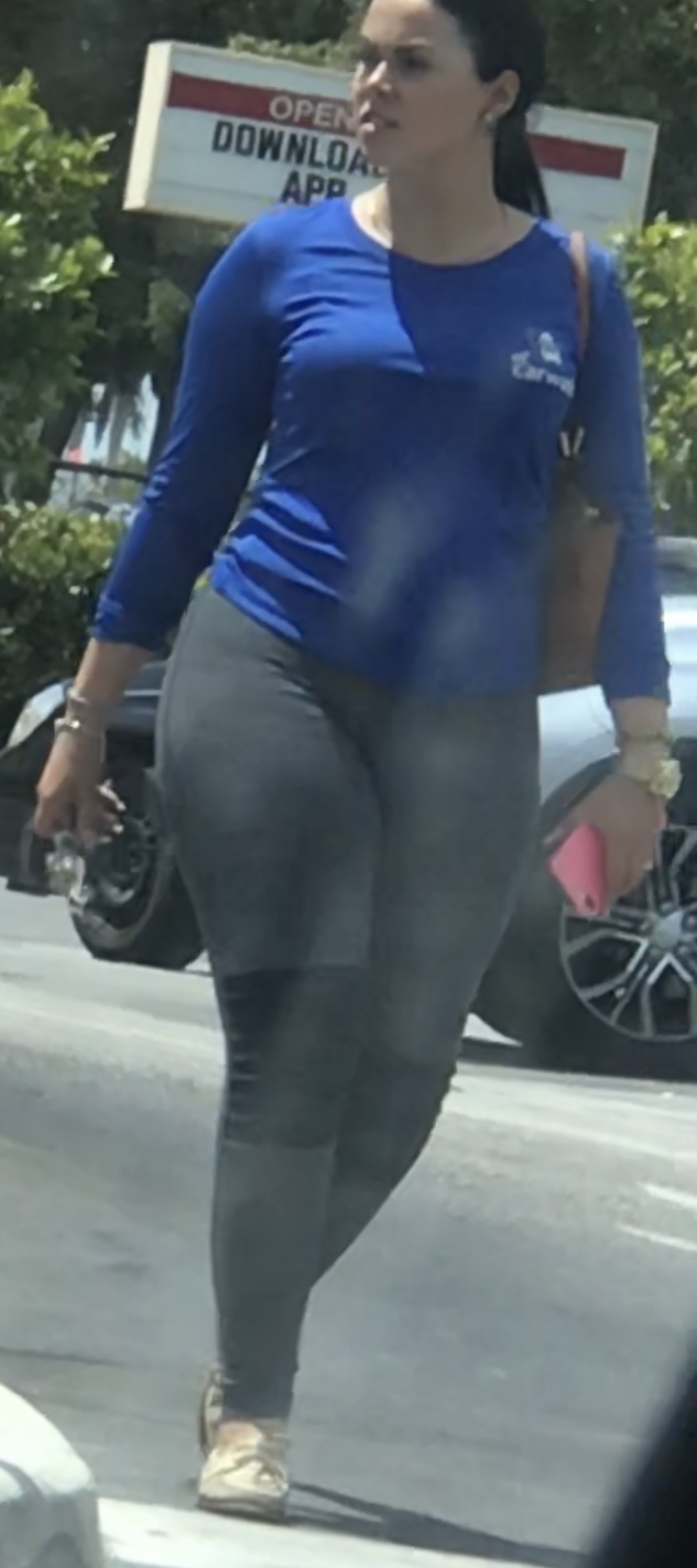 Latina carwash worker thick spandex leggings yoga pants forum