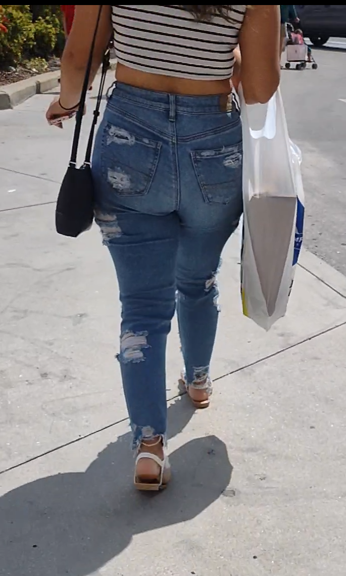 Gorgeous Blonde College Pawg Shopping Tight Jeans Forum