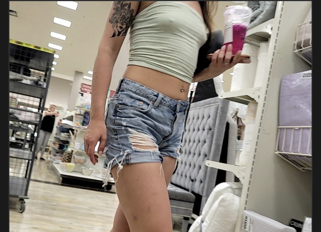 Broad with nice tits showing off at store - boobs - Forum