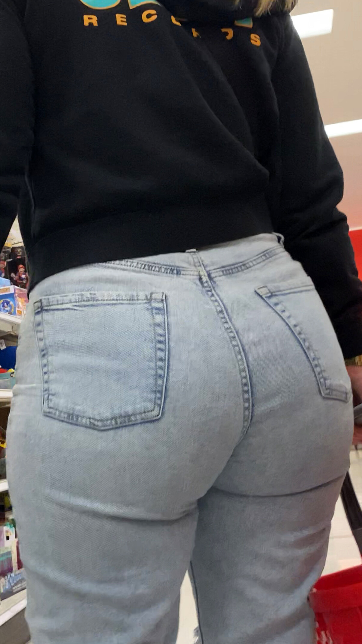 Latina Milf Big Ass In Jeans (OC) - Tight Jeans - Forum