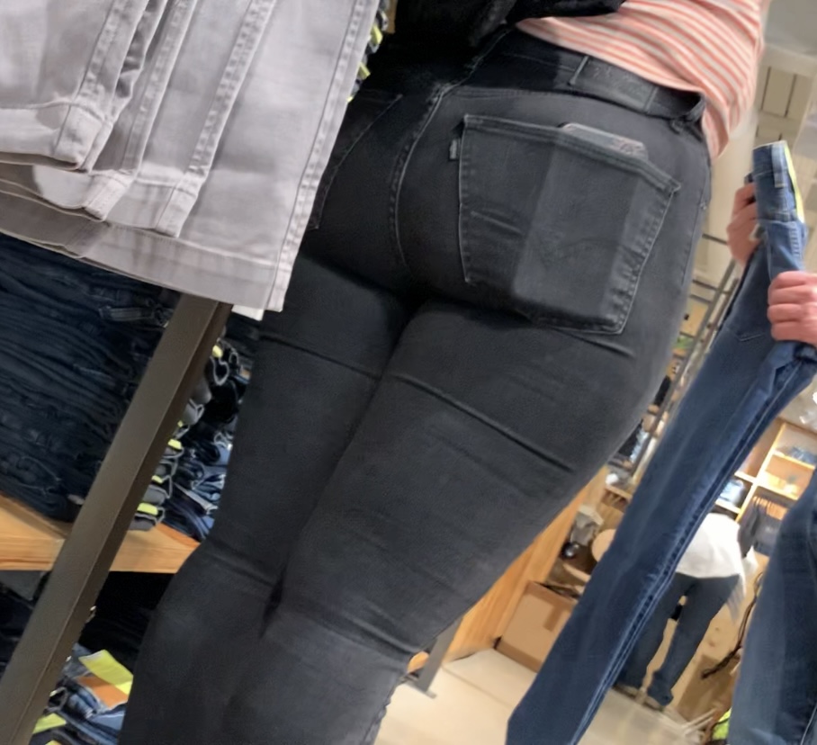 Store worker ebony in tight jeans - Tight Jeans - Forum