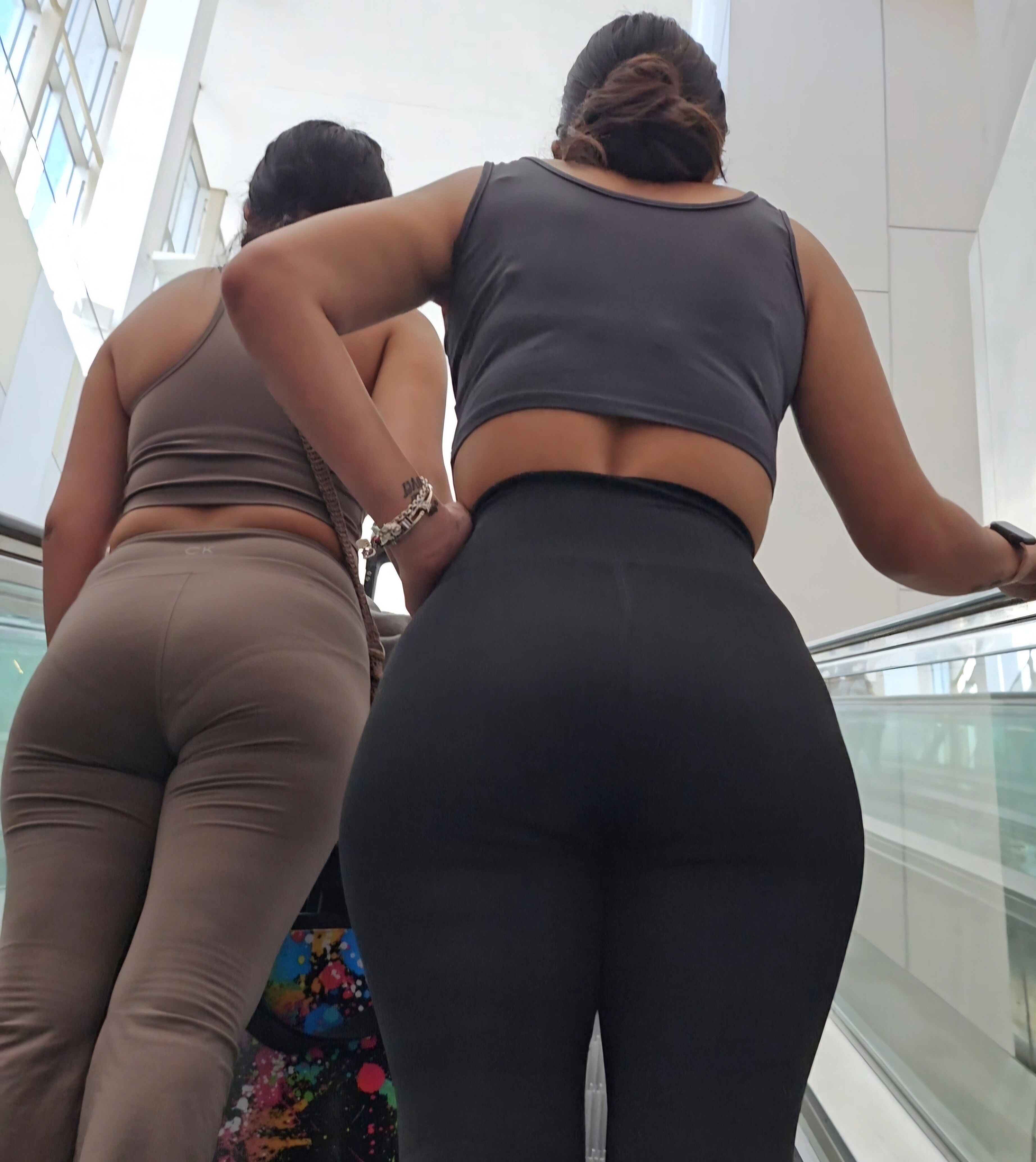 Hourglass Body with Fantastic Ass in leggings(upshots) (gif) - Forum