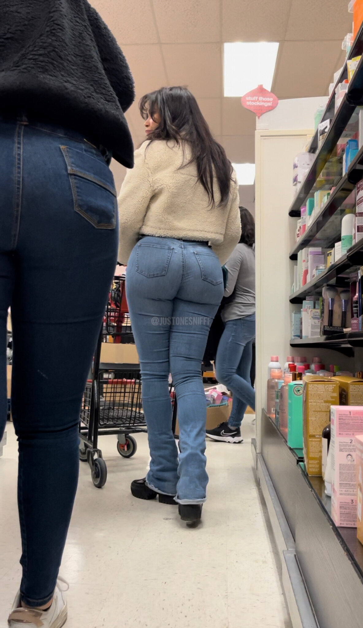 Tall Slim Thick Latina With Bangs In Tight Jeans (busted) - Tight Jeans -  Forum