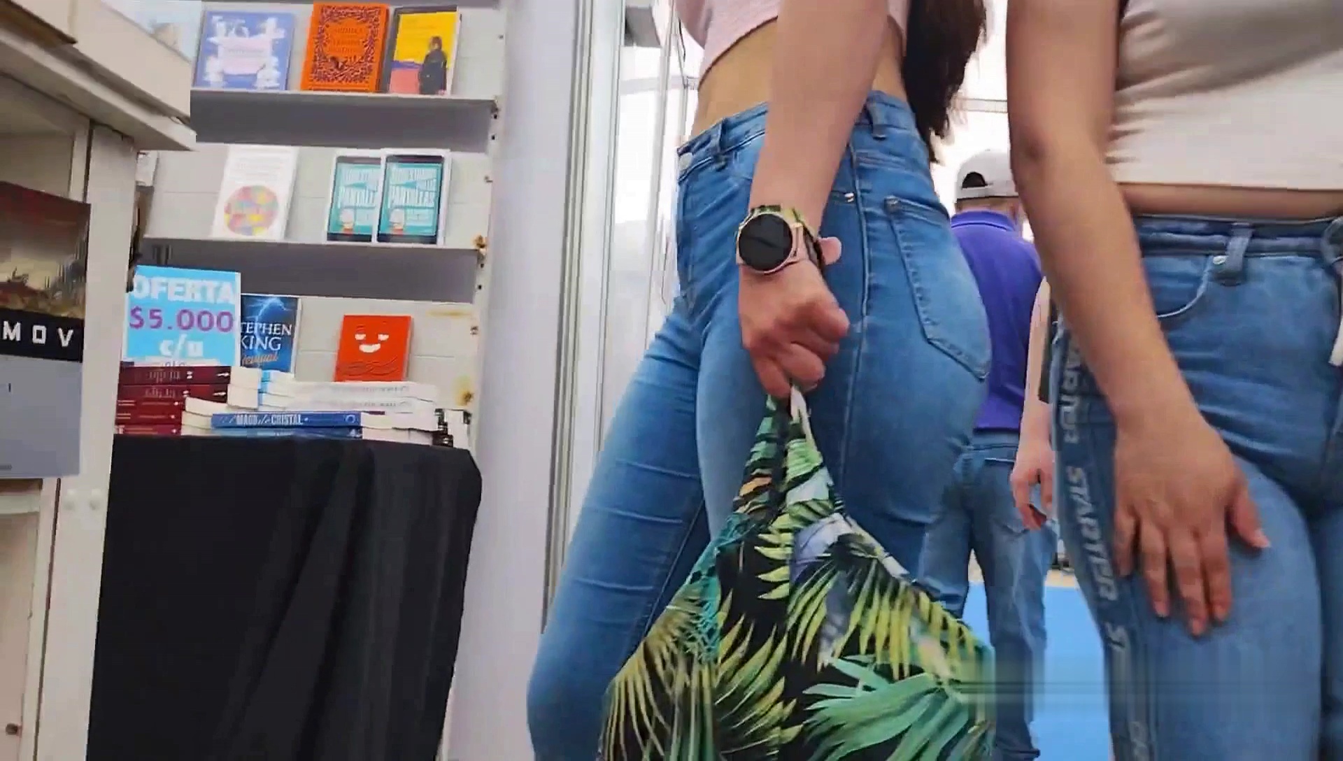 Sexy girl in tight jeans, at book fair (OC) - Tight Jeans - Forum