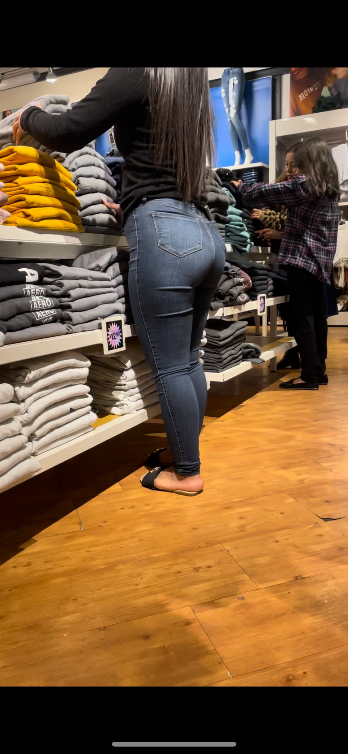 Beautiful Thick Butt Latina Worker 😍 Tight Jeans Forum