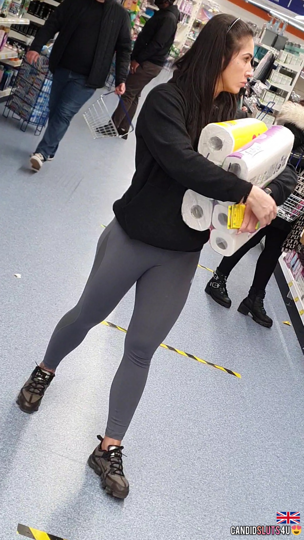 Sexy Gym Milf Shopping With Face Close Up Oc [cs4u] Spandex Leggings And Yoga Pants Forum