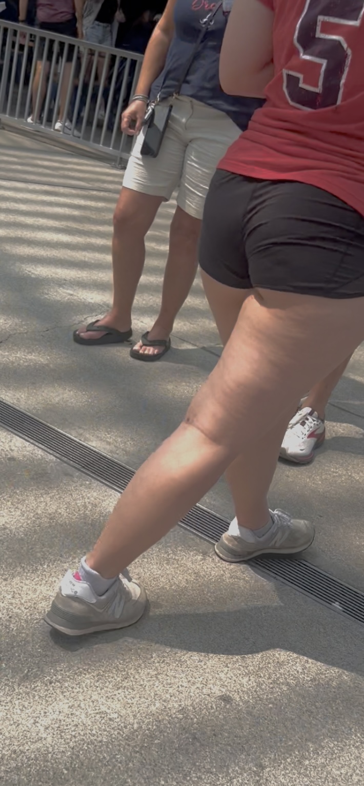 THICC GEORGIA PEACH PAWG in SHORT SHORTS Short Shorts & Volleyball