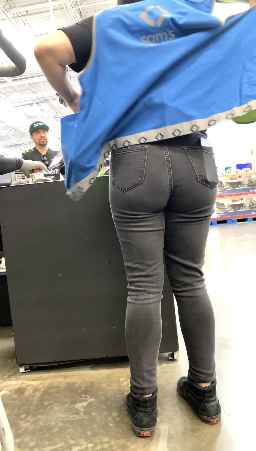 Latina Emo Geek with a nice BUTT - Tight Jeans - Forum