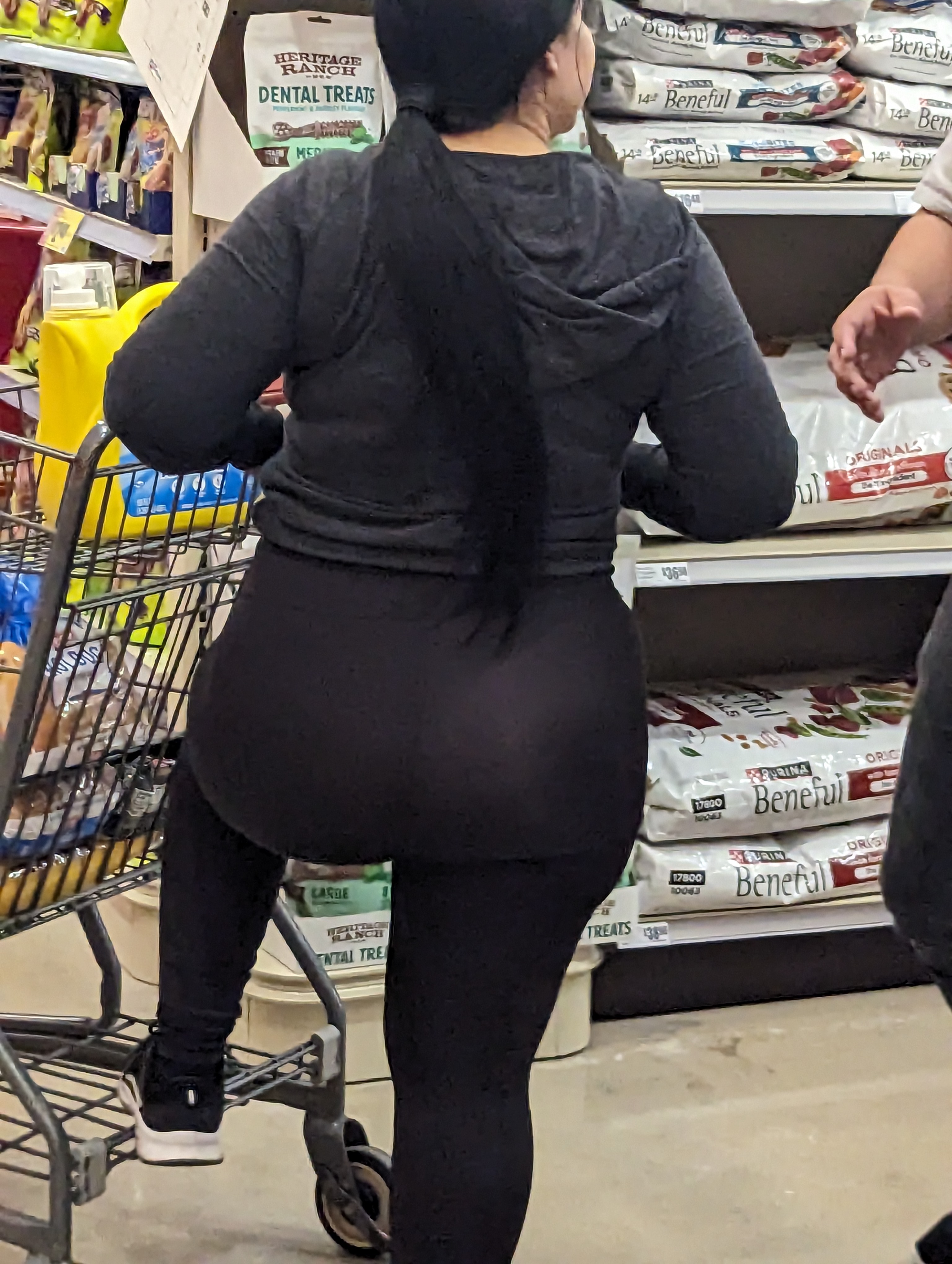 Big ass latina in all black + gifs at end - Spandex, Leggings & Yoga Pants  - Forum