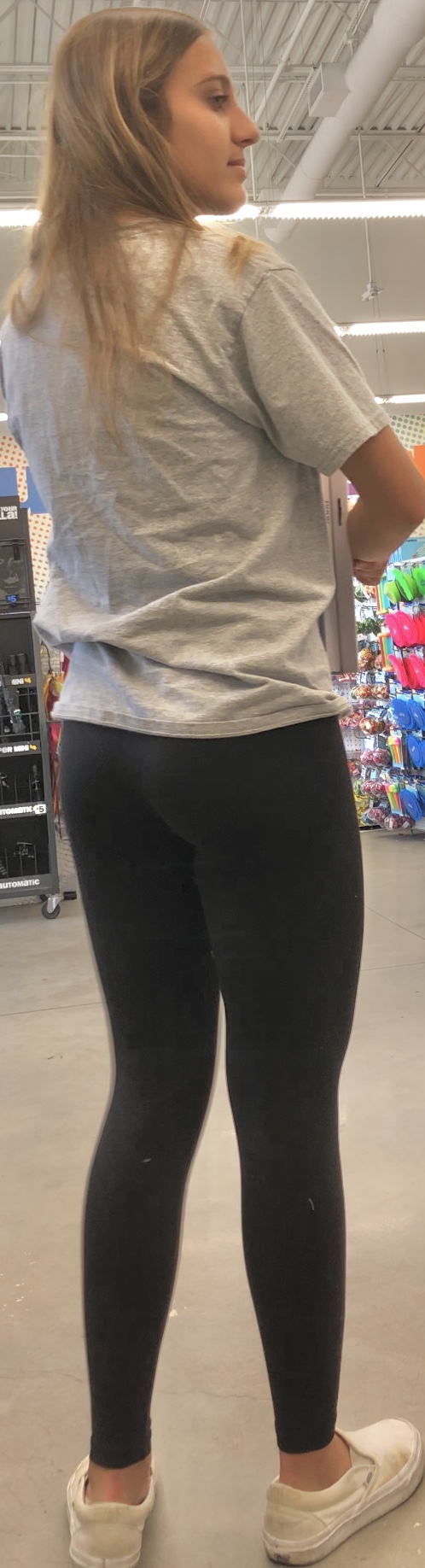 Mix of short shorts and leggings plus a serious PAWG - Short Shorts ...