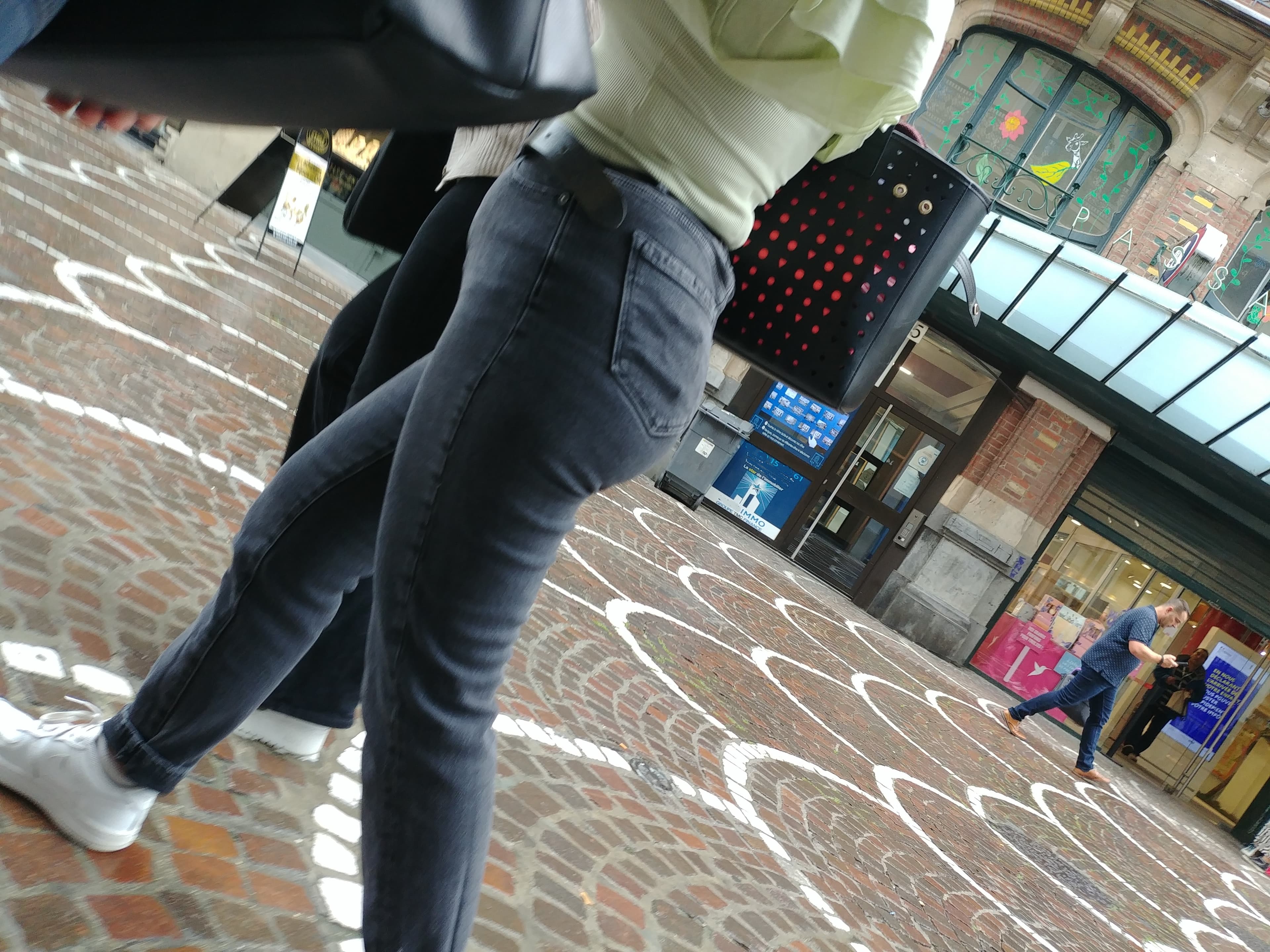 Walking = catching - Tight Jeans - Forum