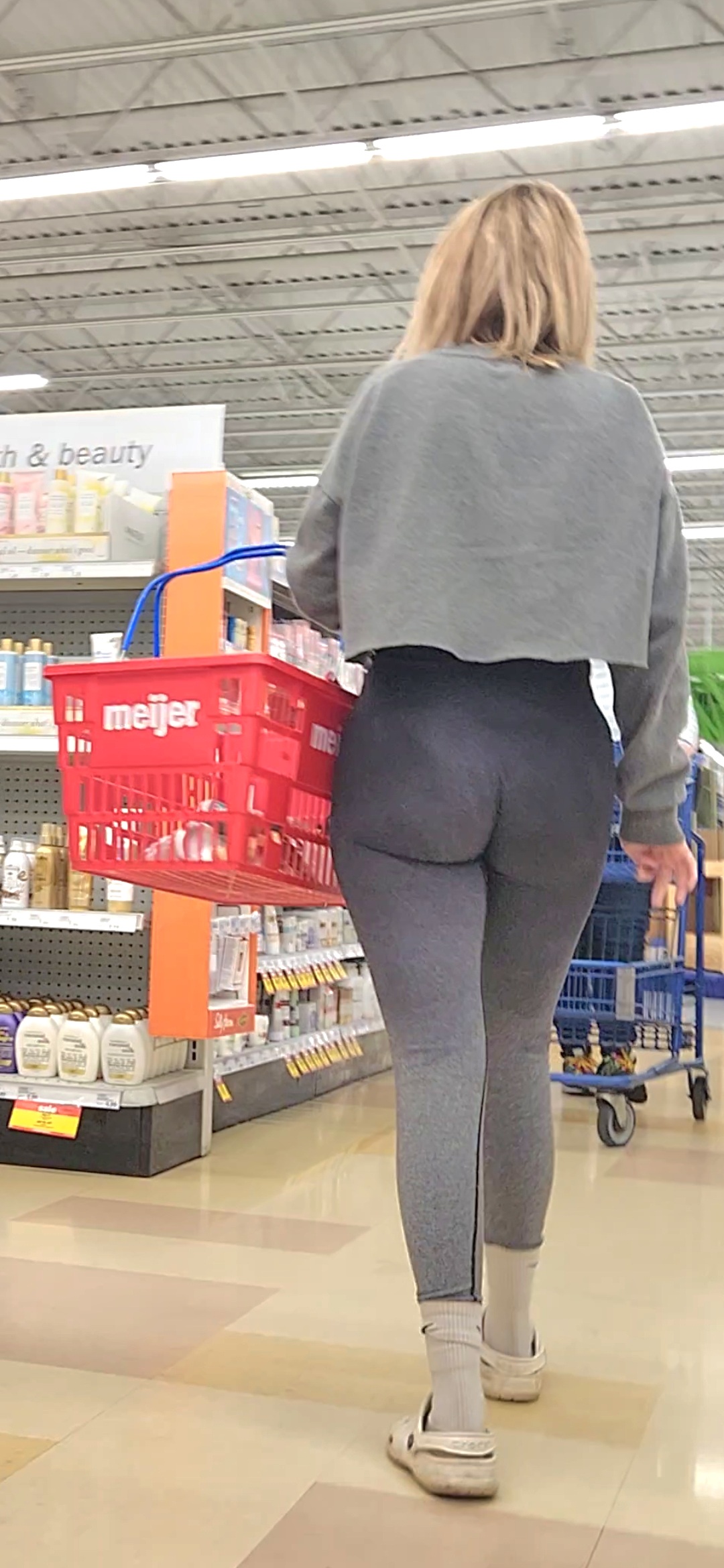 A few PAWGs from the other day in leggings! Spandex, Leggings & Yoga