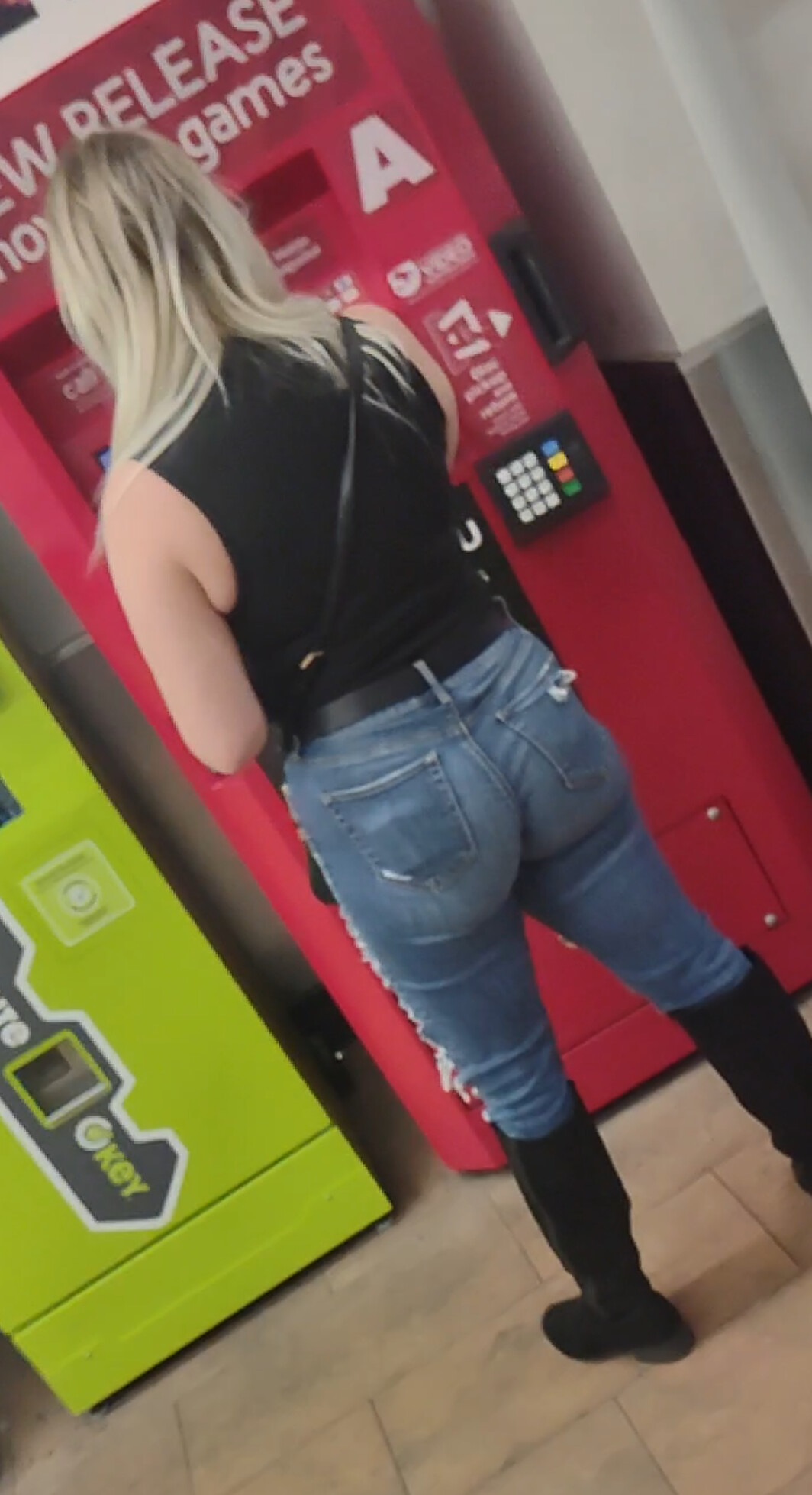 Thicc Walmart slut - Tight Jeans - Forum