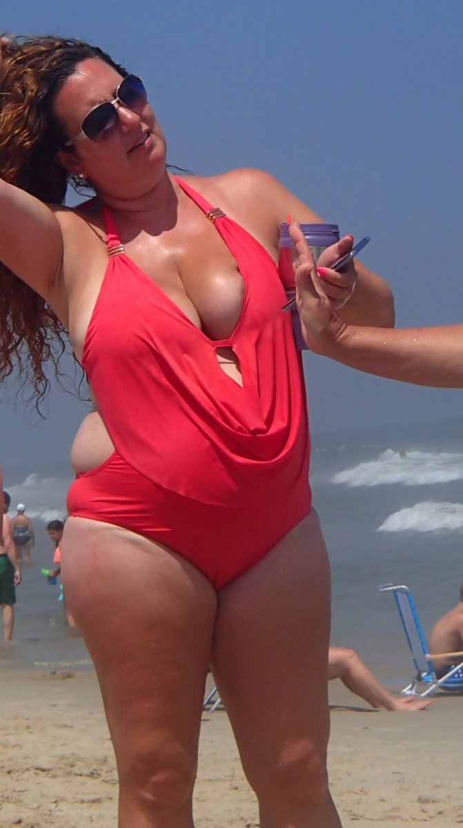 Busty milf letting her nipple slip - Beach & Bikini - Forum