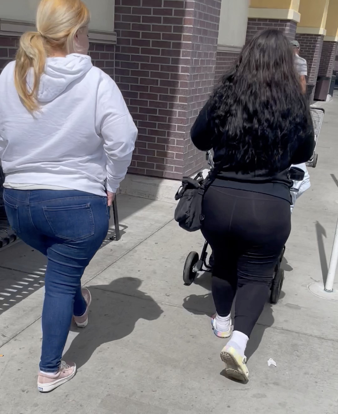 2 Thick Latina Milfs - ass - Forum
