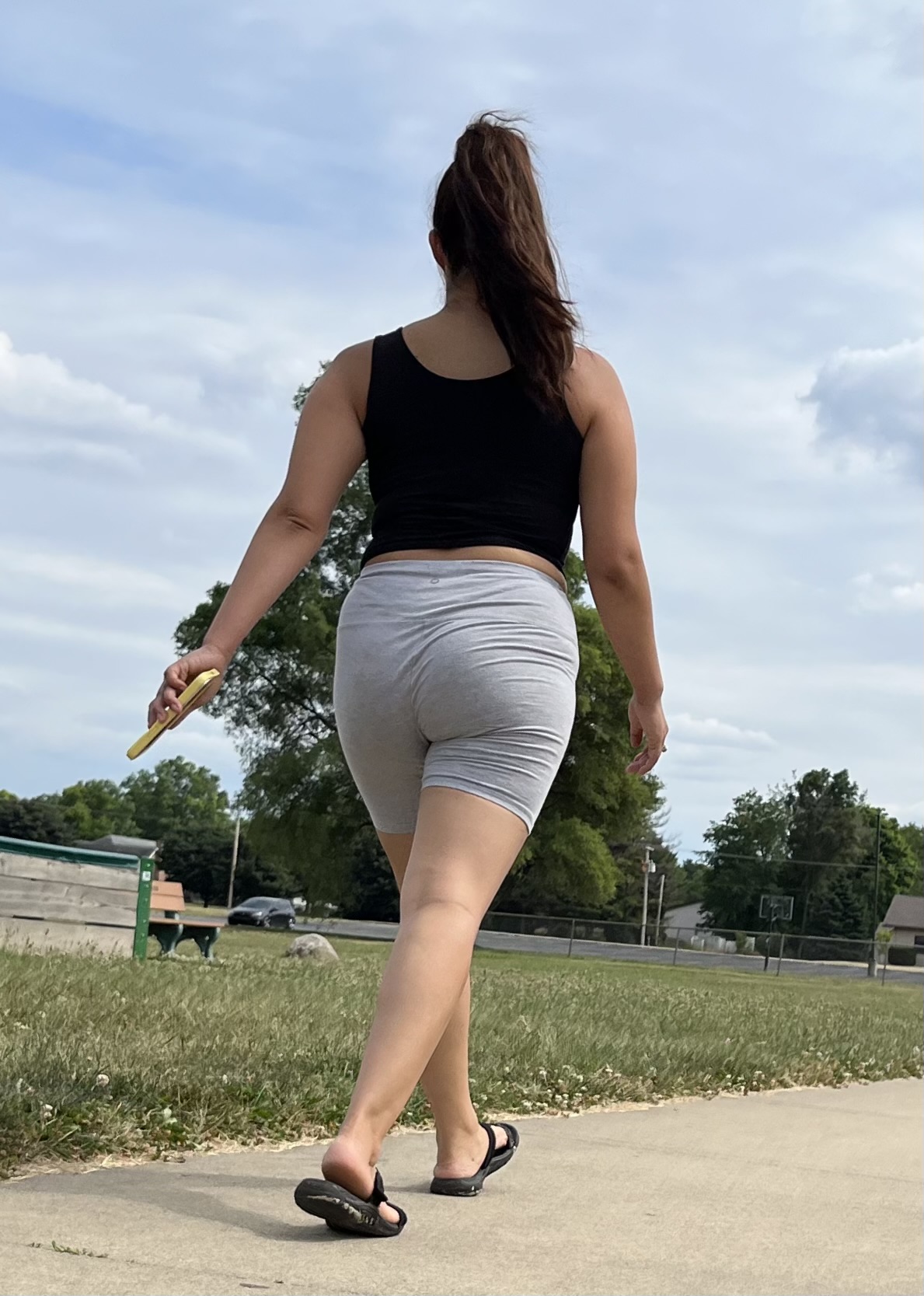 Lovely Slim Milf at Park /Nice legs 👀🥵 - Short Shorts & Volleyball - Forum