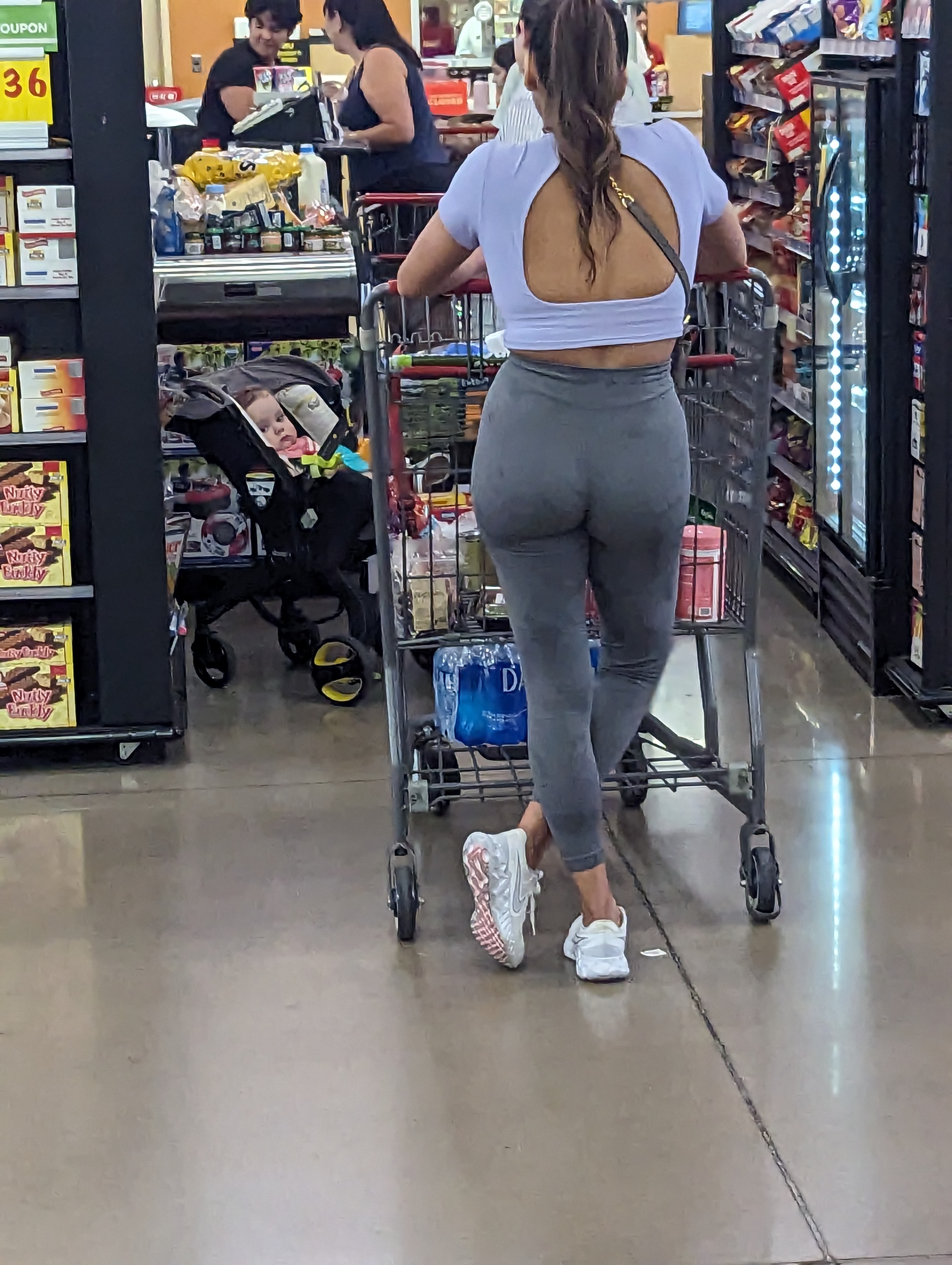 Sexy latina shopping in tight grey leggings - Spandex, Leggings