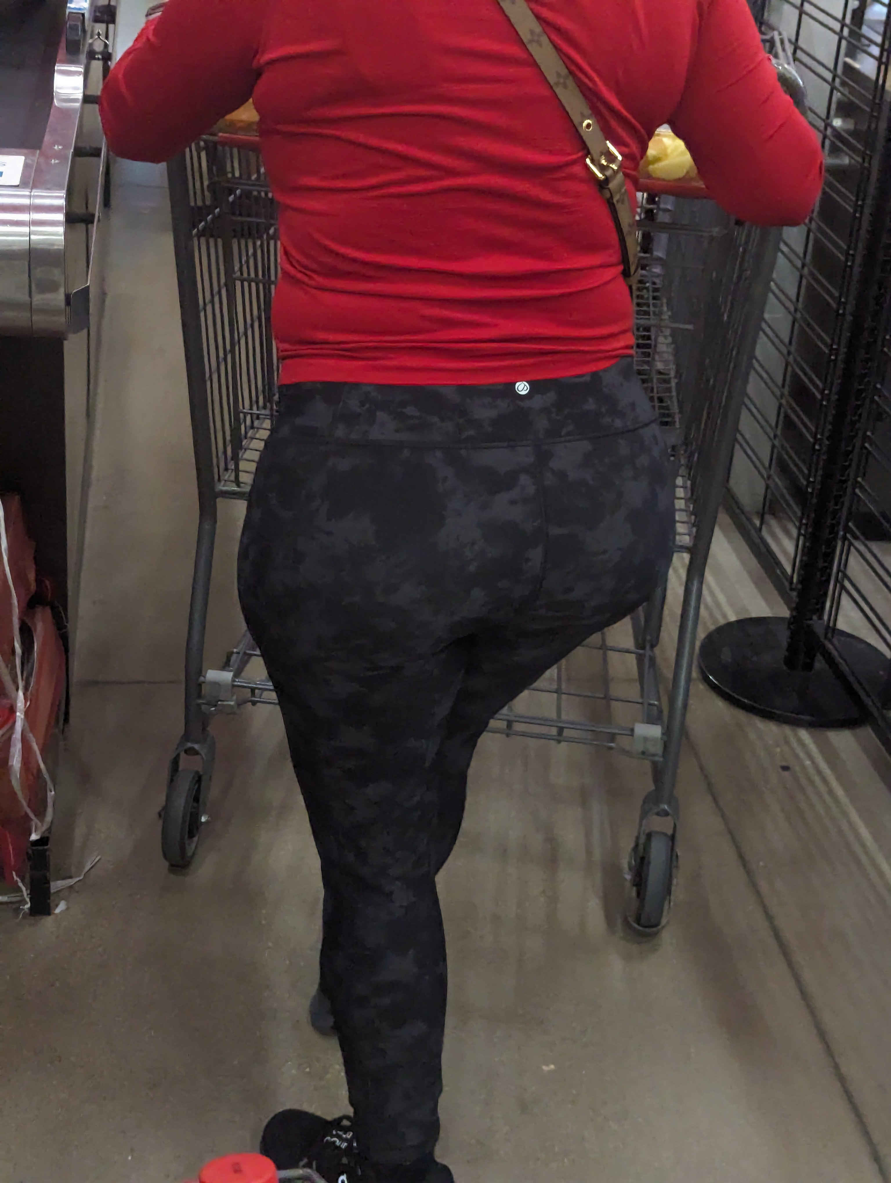 Wide hips on latina milf in camo leggings - Spandex, Leggings & Yoga Pants  - Forum