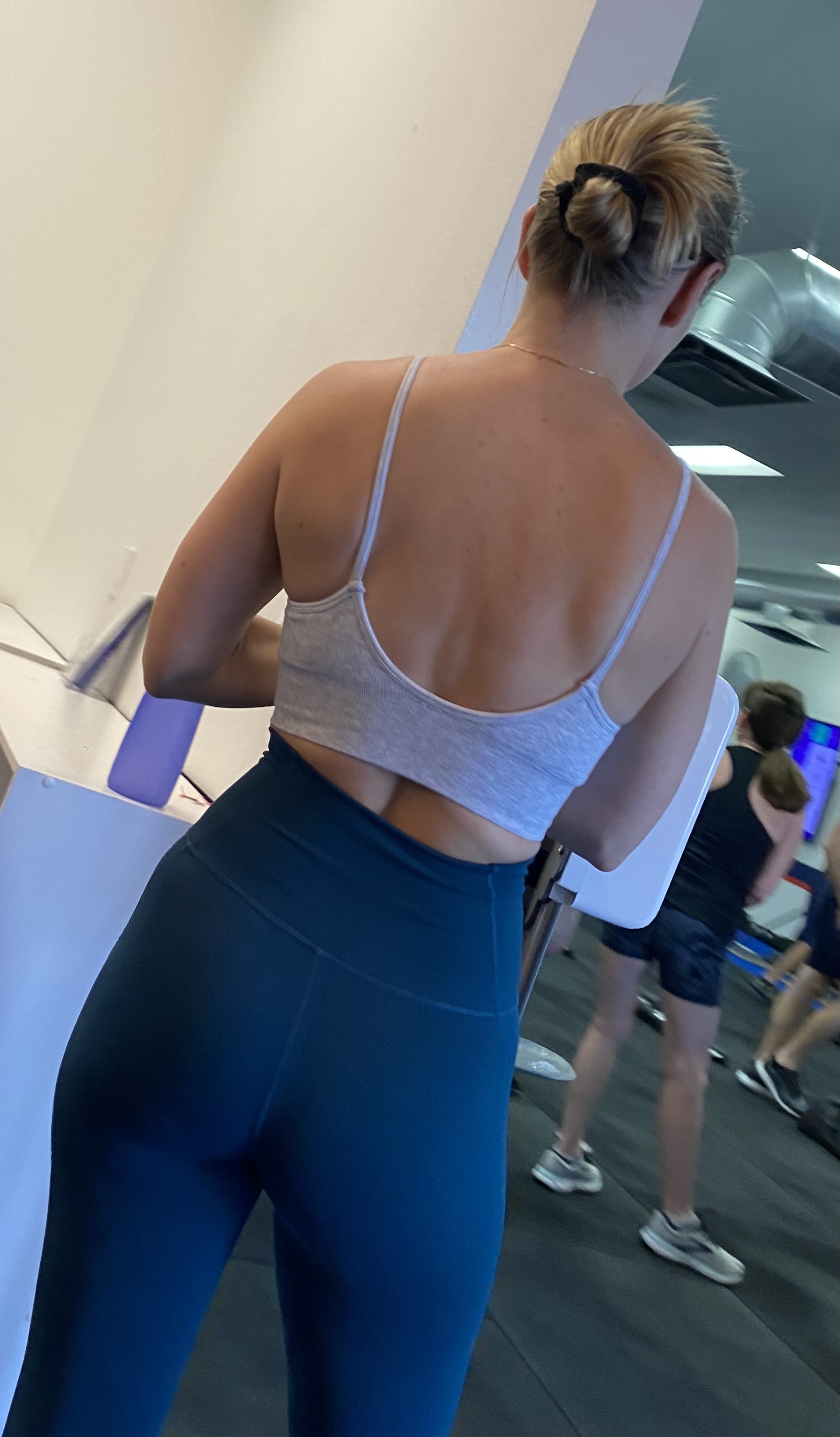 Insanely sexy fit blonde milf with a PERFECT ass - Spandex, Leggings & Yoga  Pants - Forum