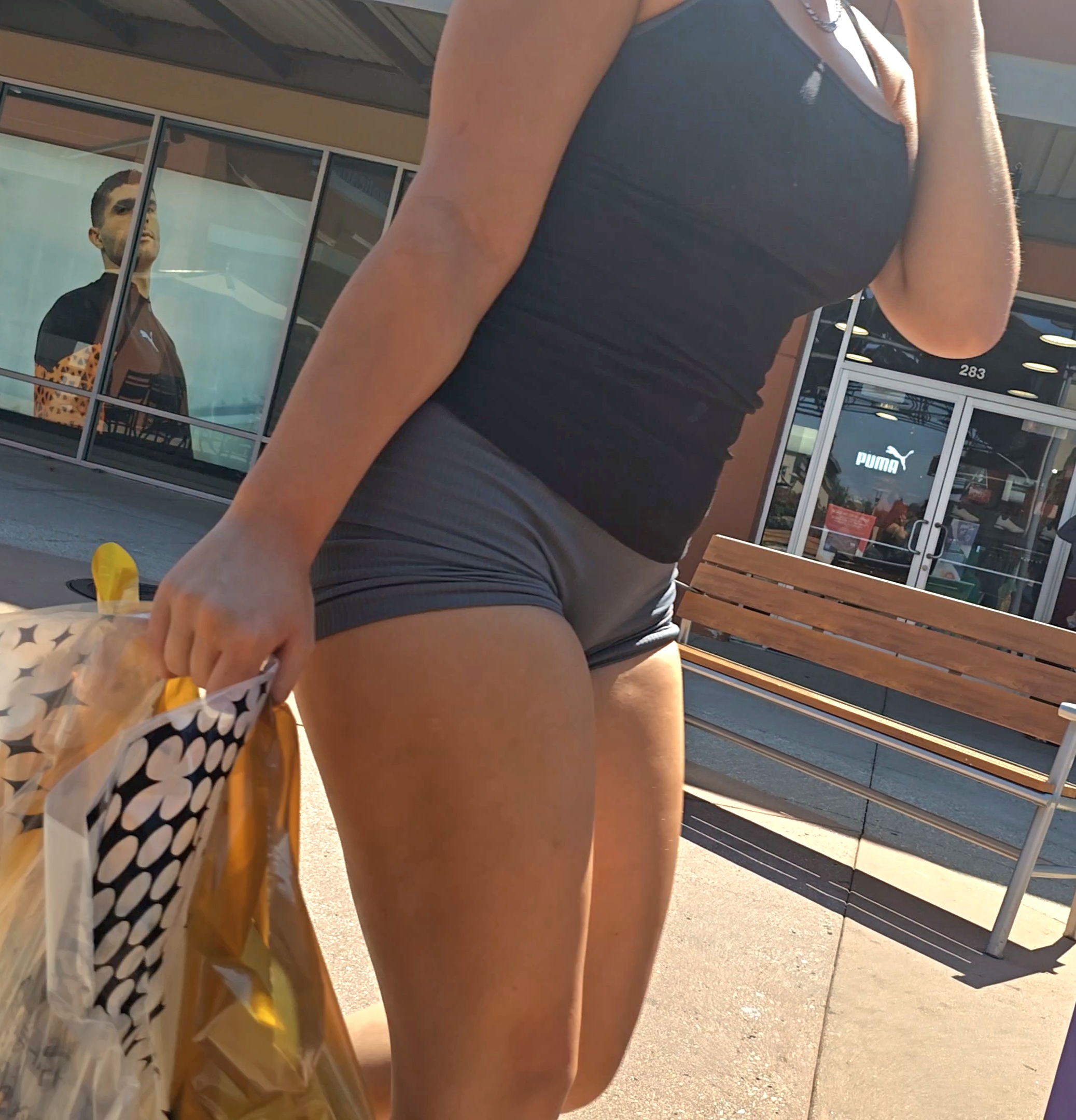 Quick catch Milf tight shorts - Short Shorts & Volleyball - Forum