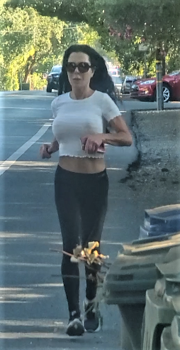 MILF with bouncing see through tits out for a jog P.1 - boobs - Forum