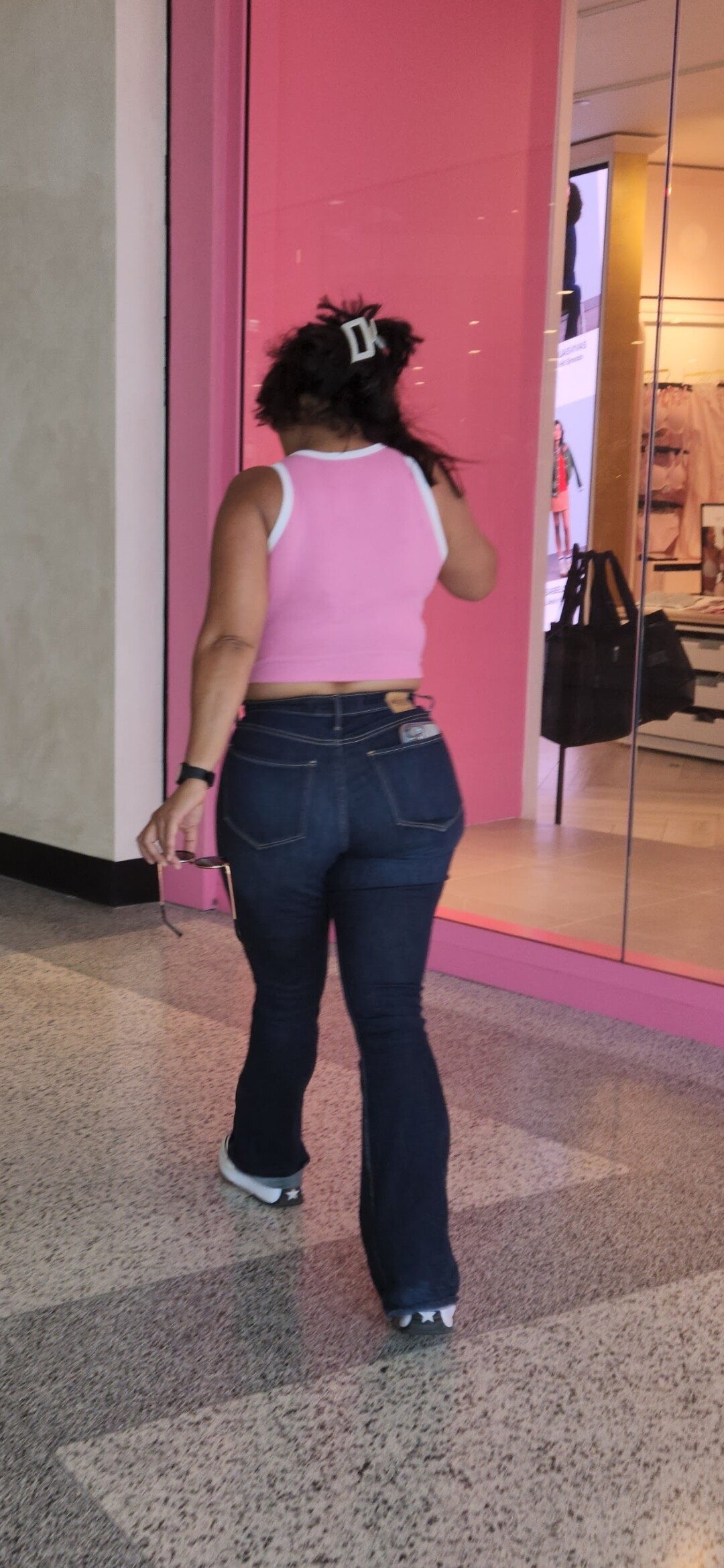 Slimthick Latina at mall - Forum