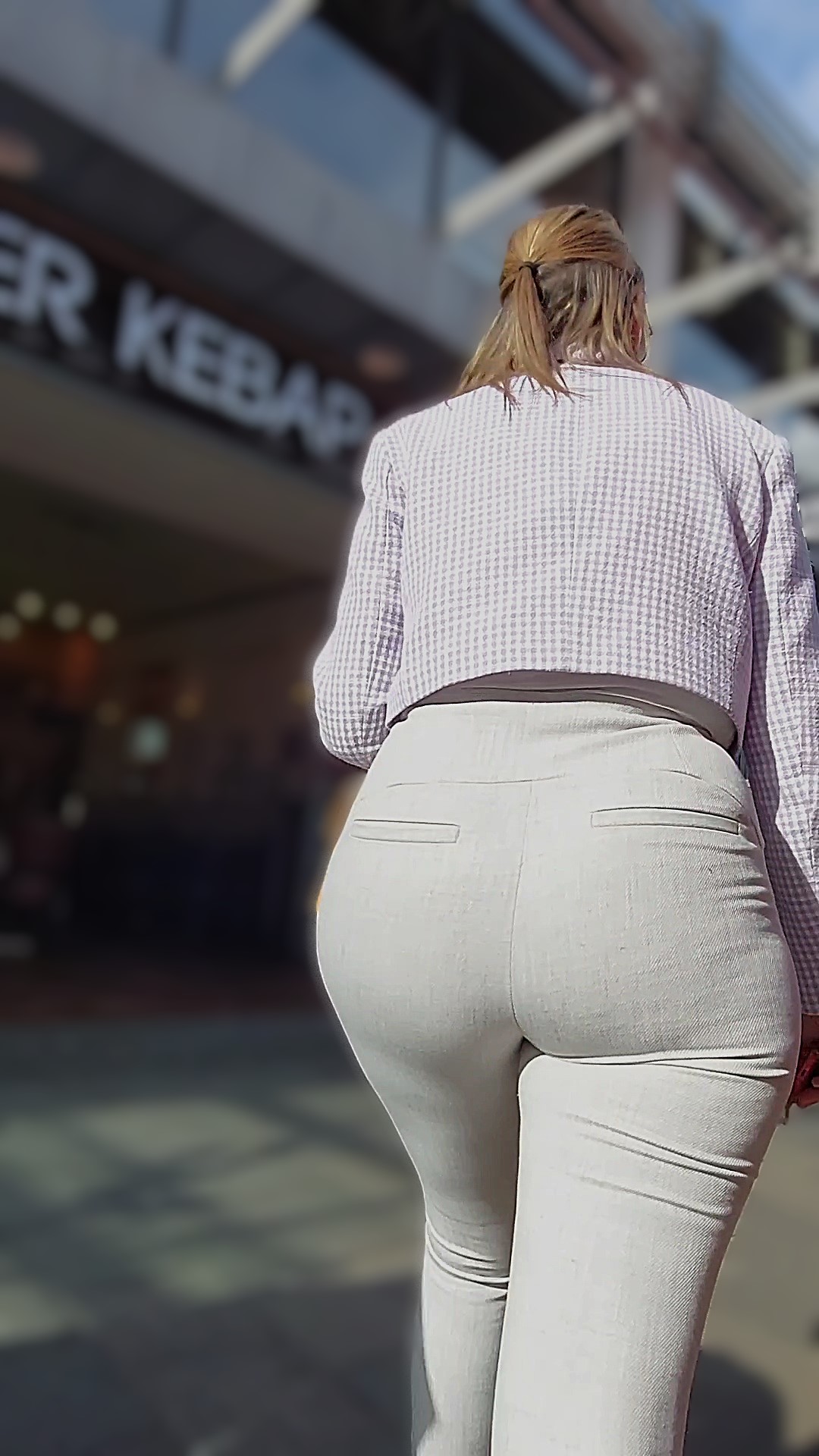 Office MILF with a Big Wide Ass 🍐 - Tight Jeans - Forum
