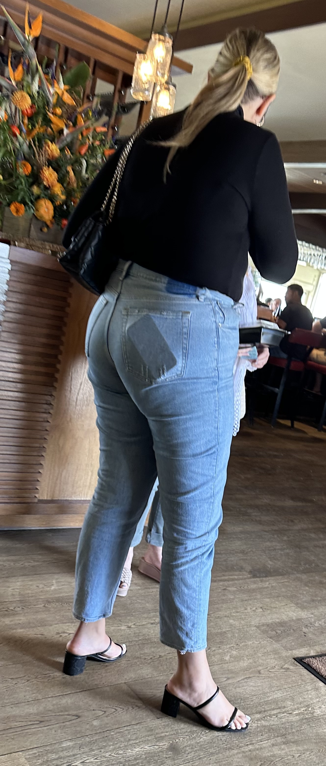 Massive Ass On This Blonde Pawg In Tight Jeans Tight Jeans Forum