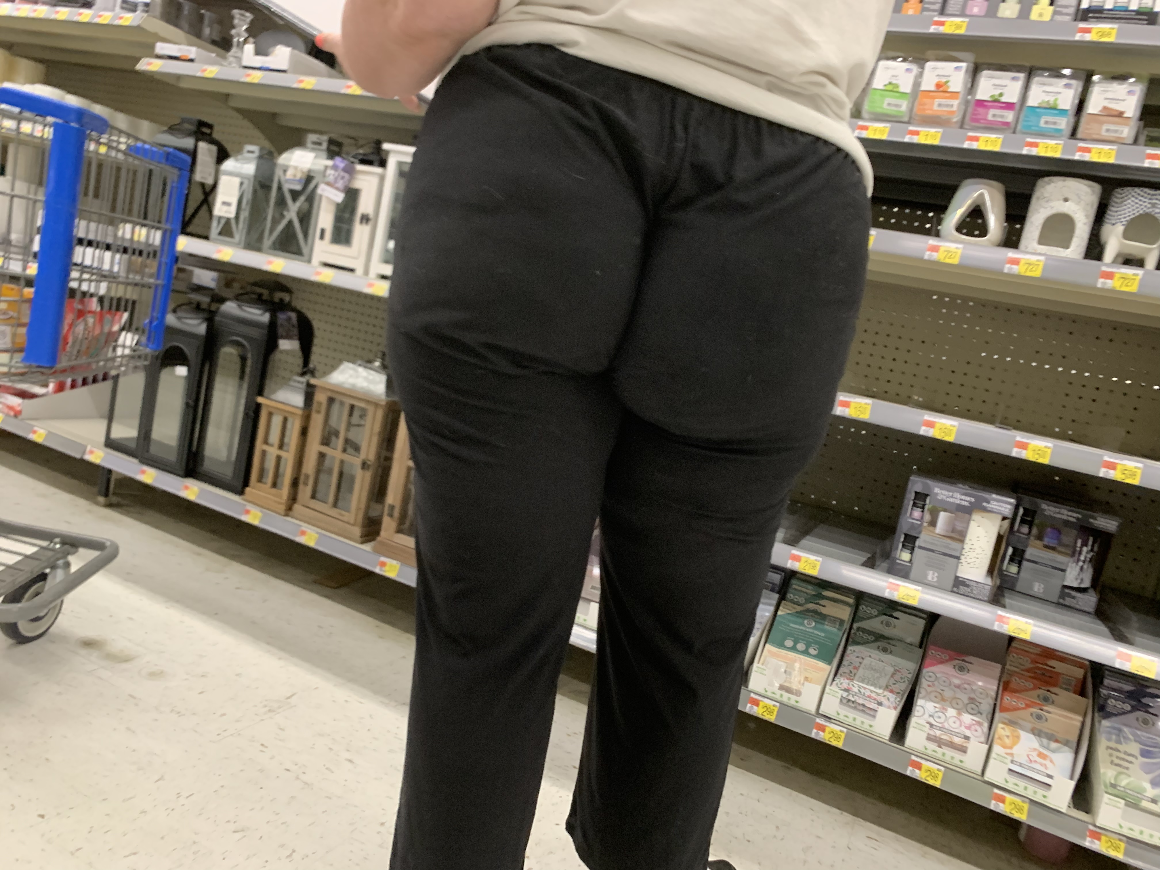 PAWG MILF Bends Over Right In Front Of Me Spandex Leggings Yoga pawg-milf-bends-over-right-in-front-of-me-spandex-leggings-yoga