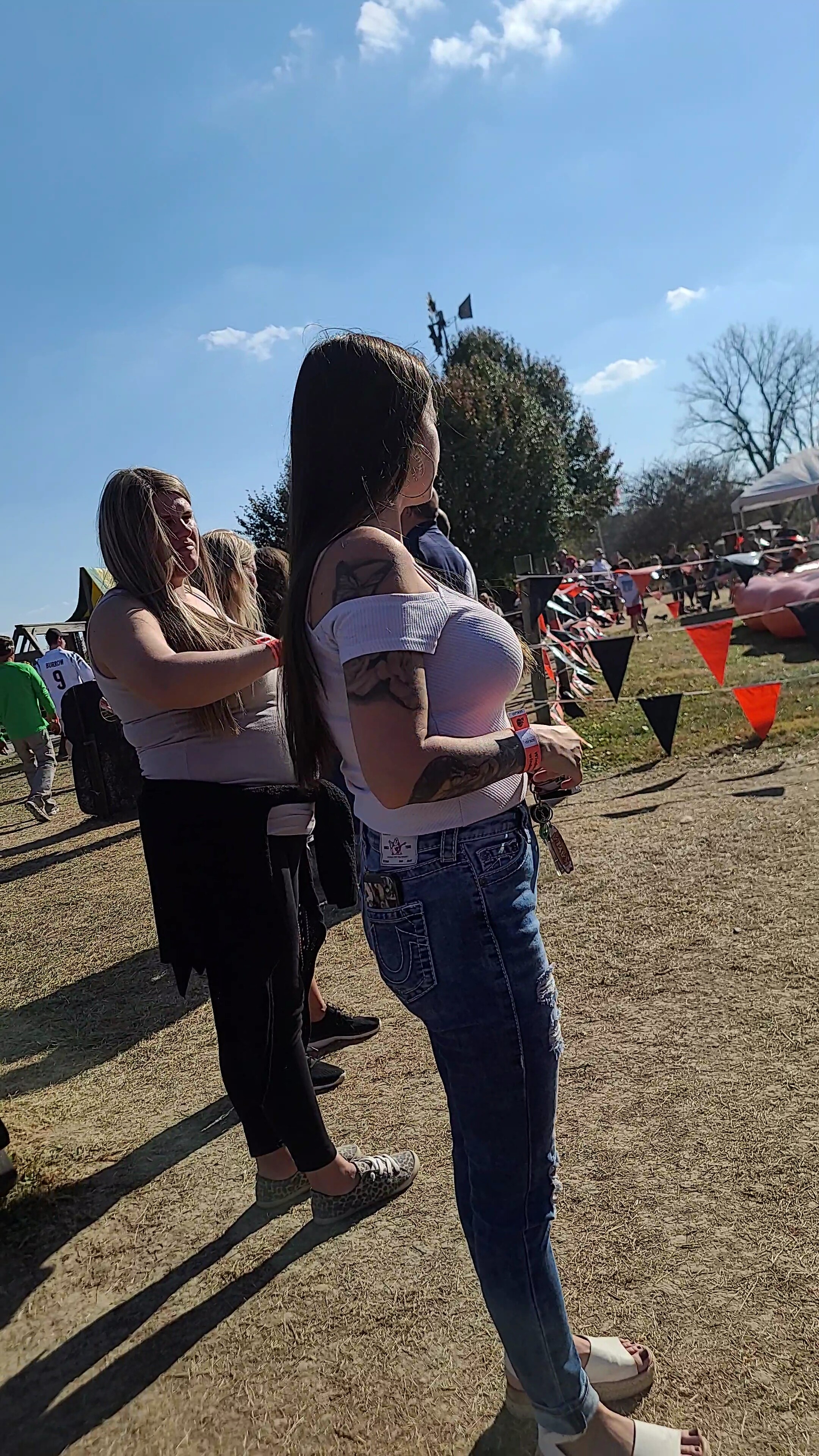 She kept on bending over in front of me - boobs - Forum