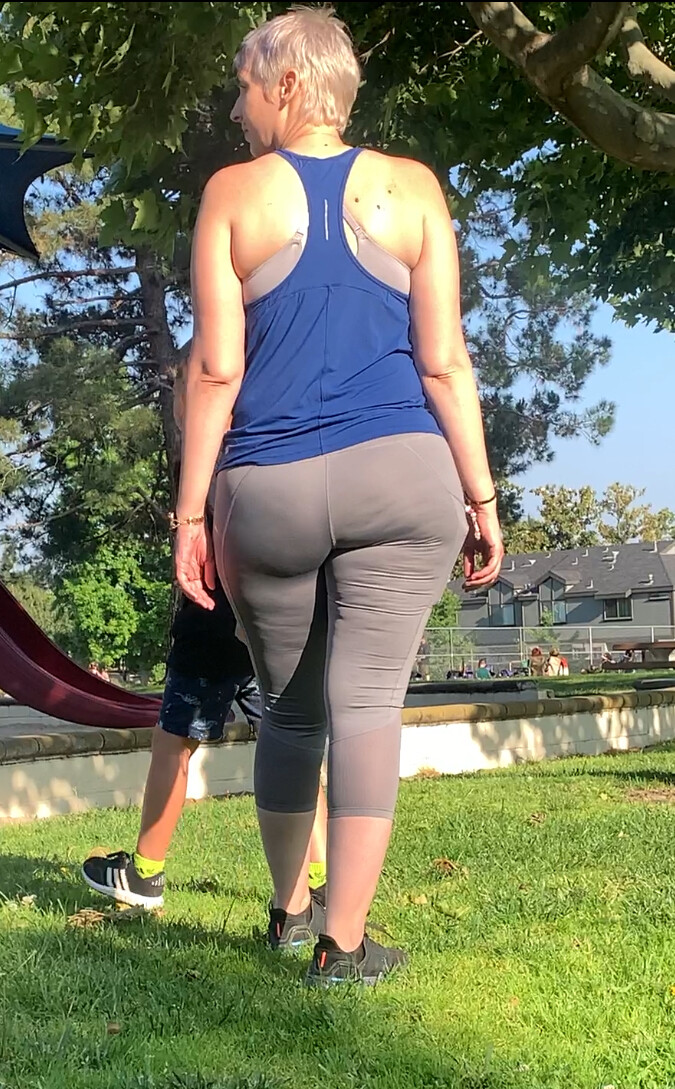 Short haired pawg at the park - Spandex, Leggings & Yoga Pants - Forum